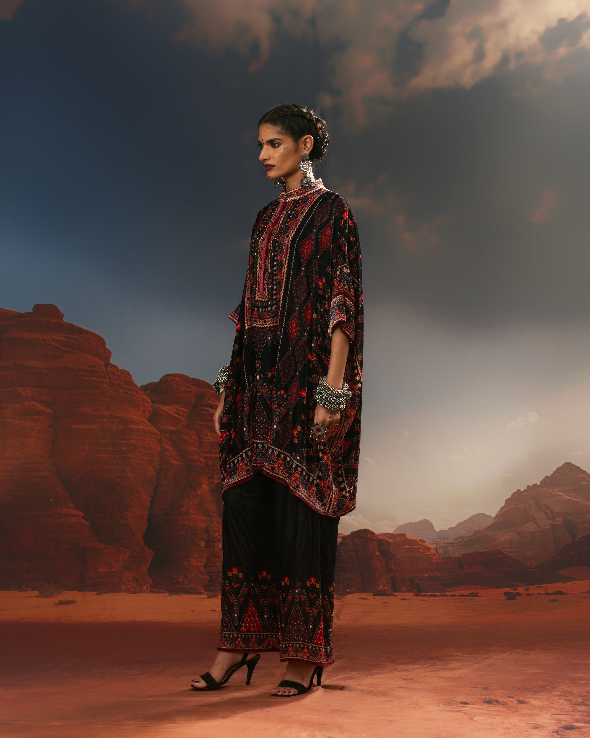 Kutch : Chanel 36" - Black