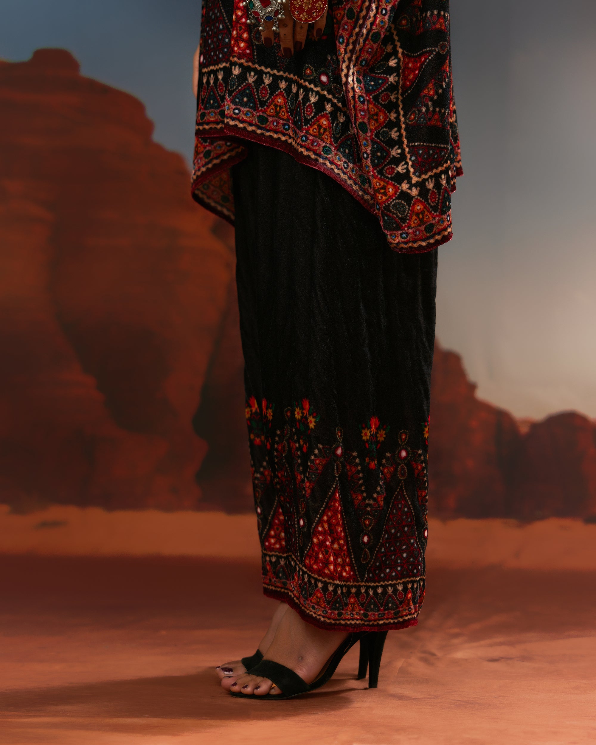 Kutch : Chanel 36" - Black