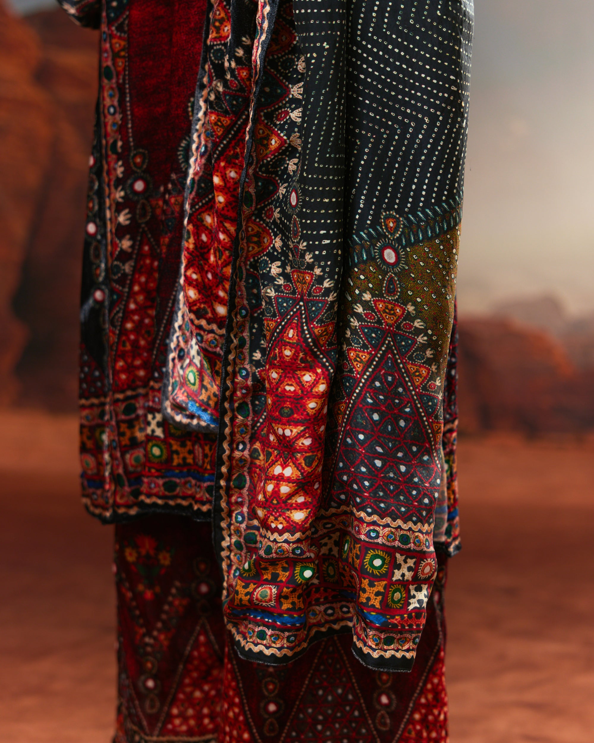 Kutch : Ghazala - Red/Teal/Black