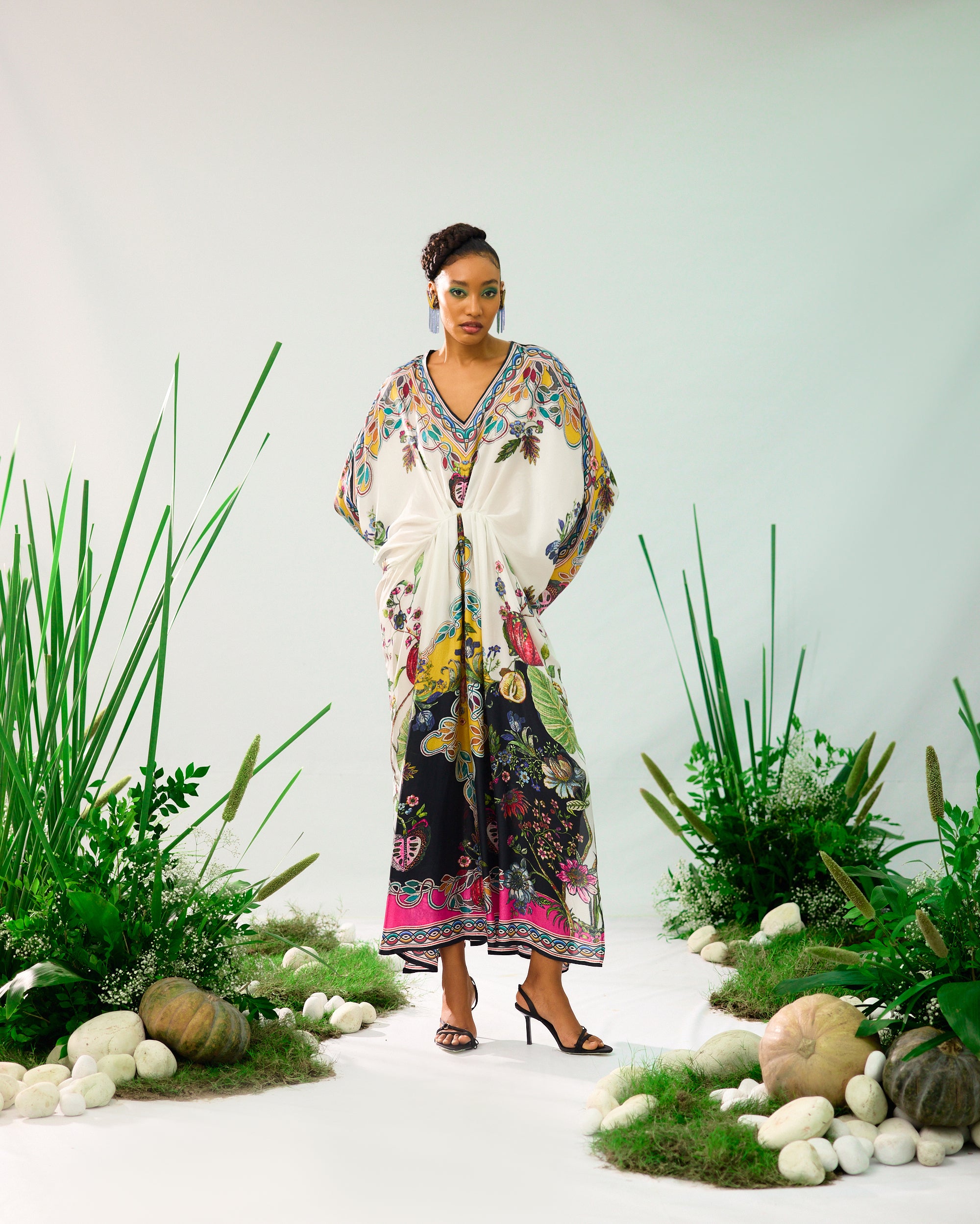 Florence : Rasika - White/Black