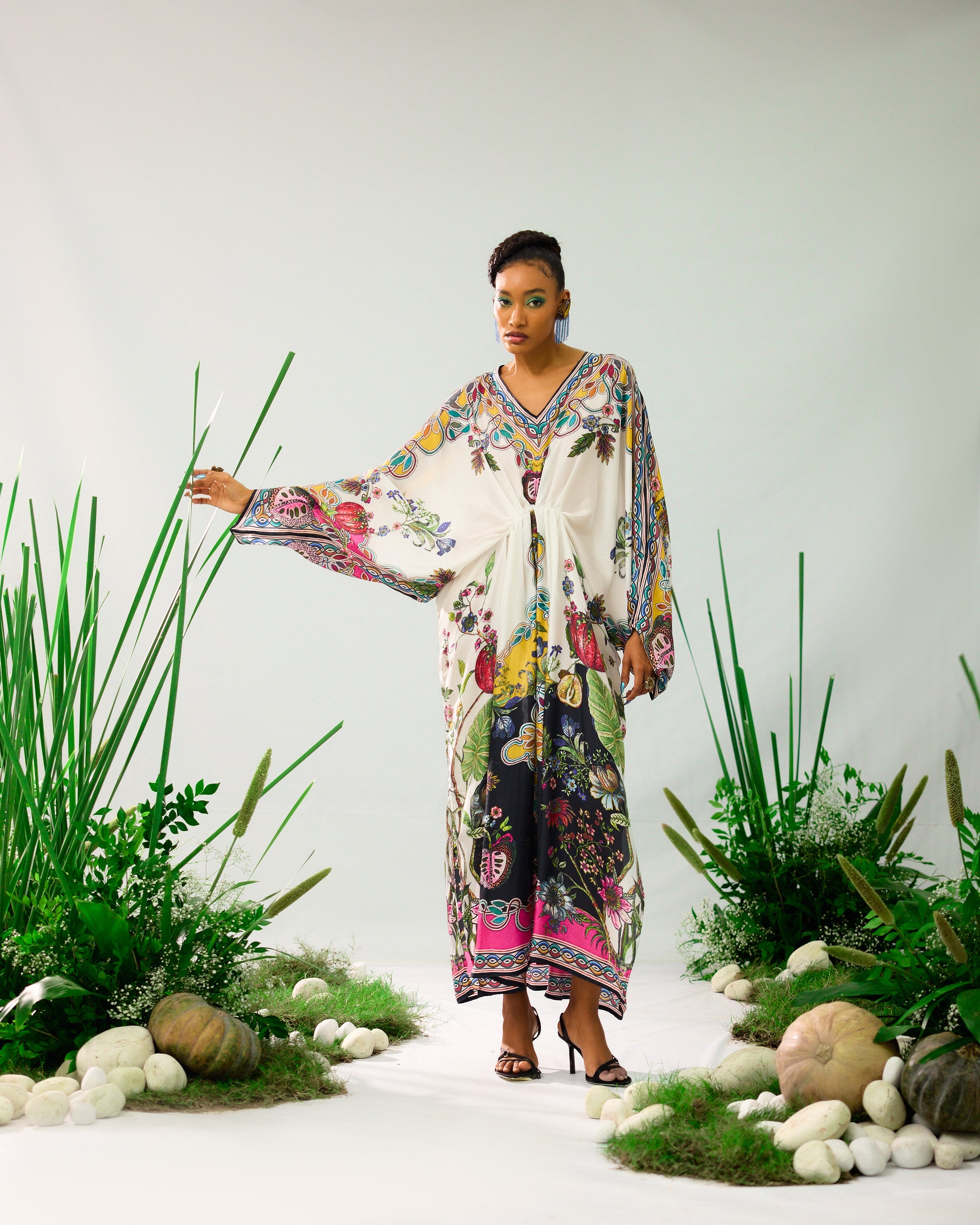 Florence : Rasika - White/Black
