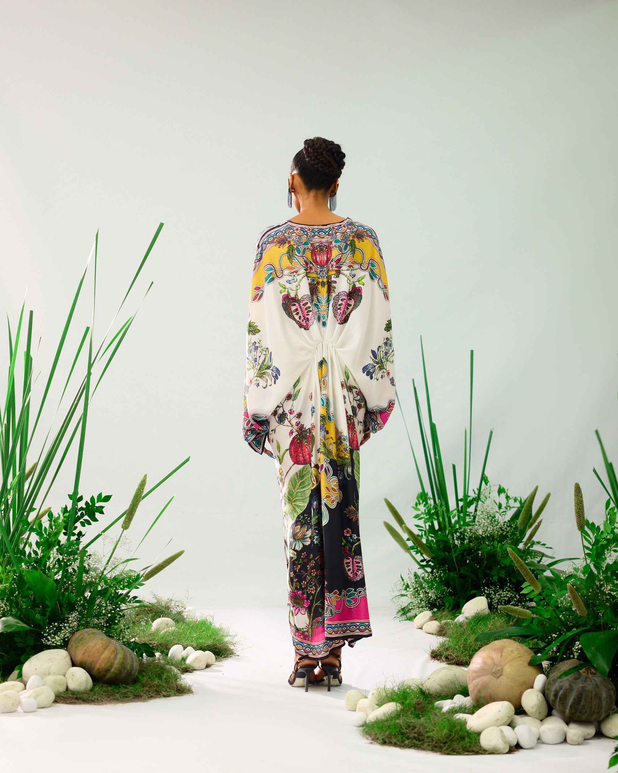 Florence : Rasika - White/Black