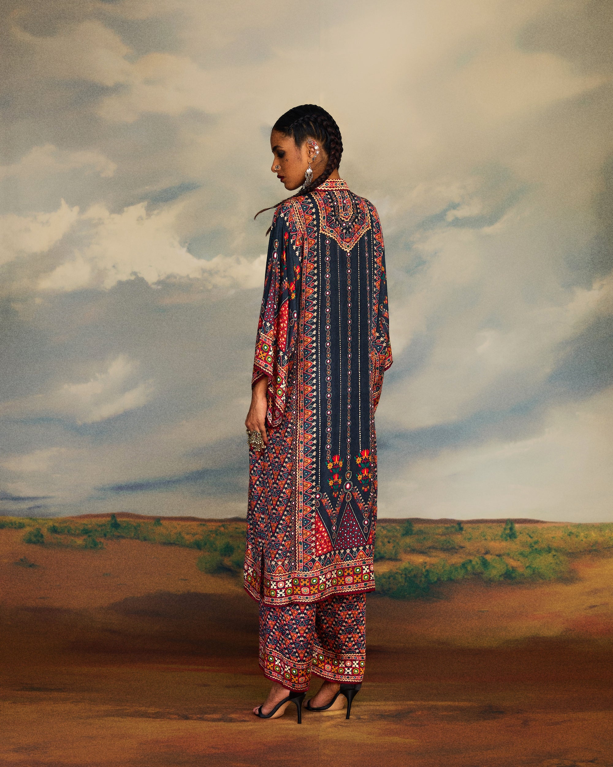 Kutch : Gayatri - Charcoal