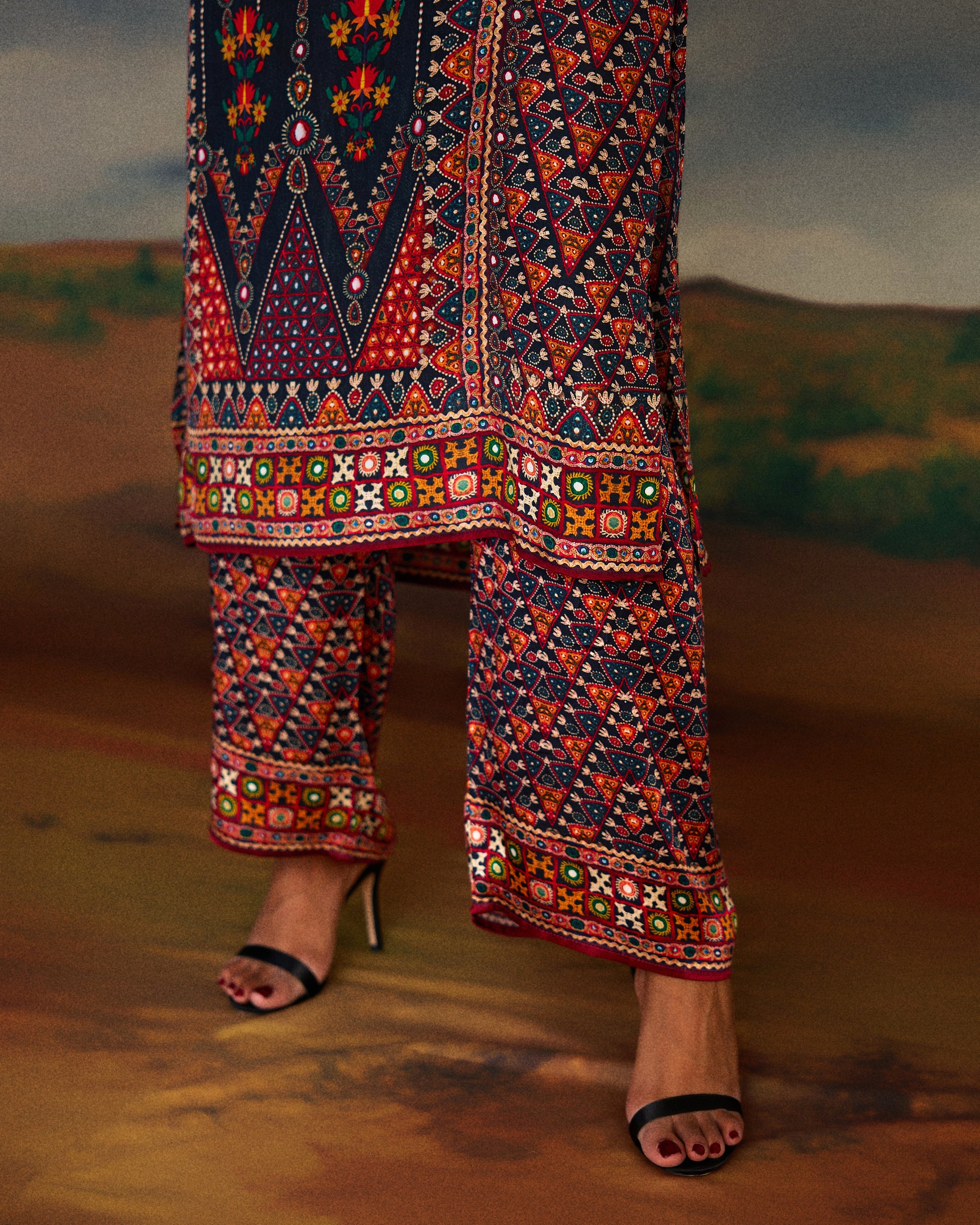 Kutch : Gayatri - Charcoal