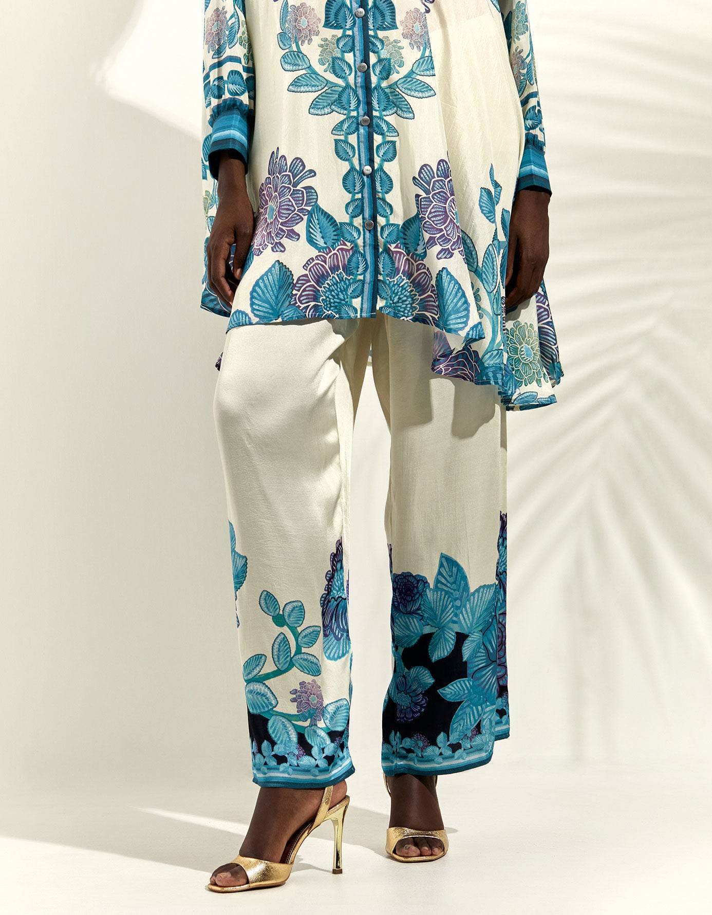 Jamaica : Nilofer - Ivory/Blue