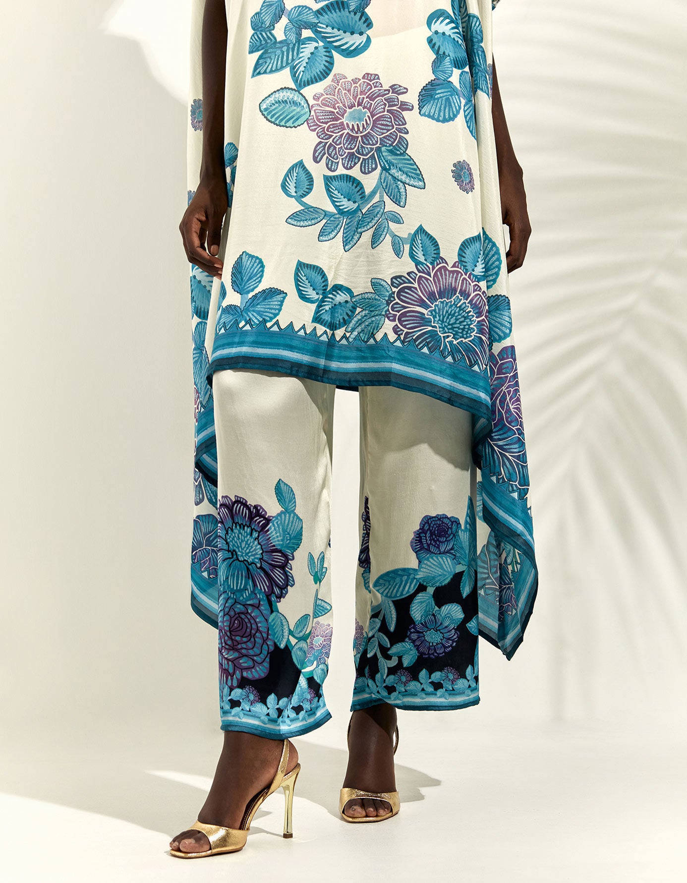 Jamaica : Lavanya - Ivory/Blue