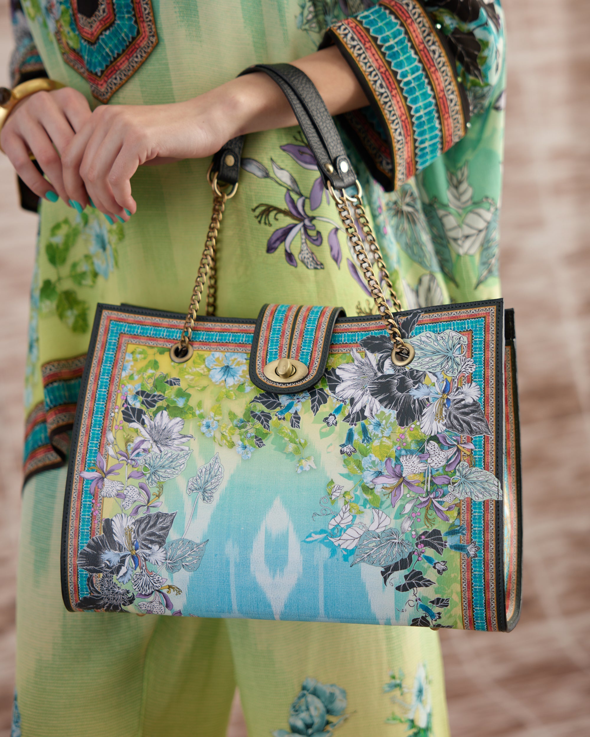 Love in Portofino (Maldives) : Chanel - Aqua/Lime