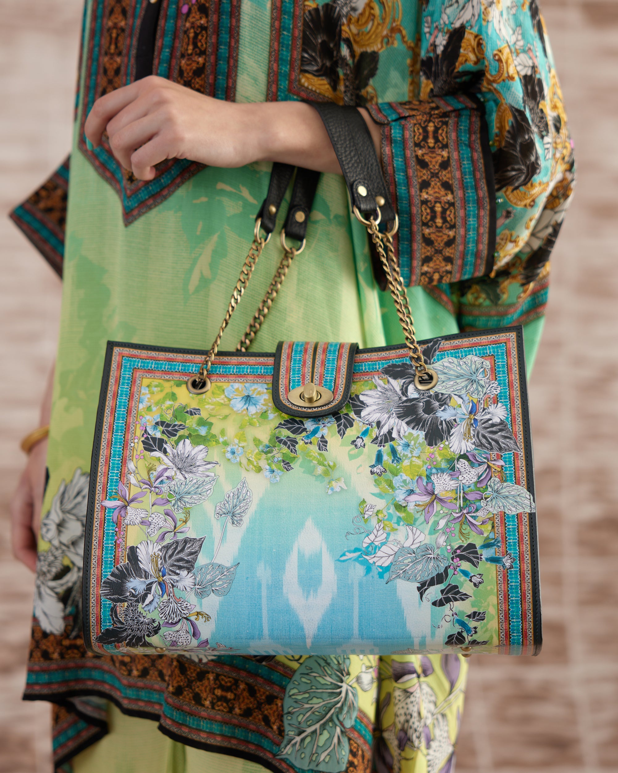 Love in Portofino (Maldives) : Chanel 36" - Aqua/Lime