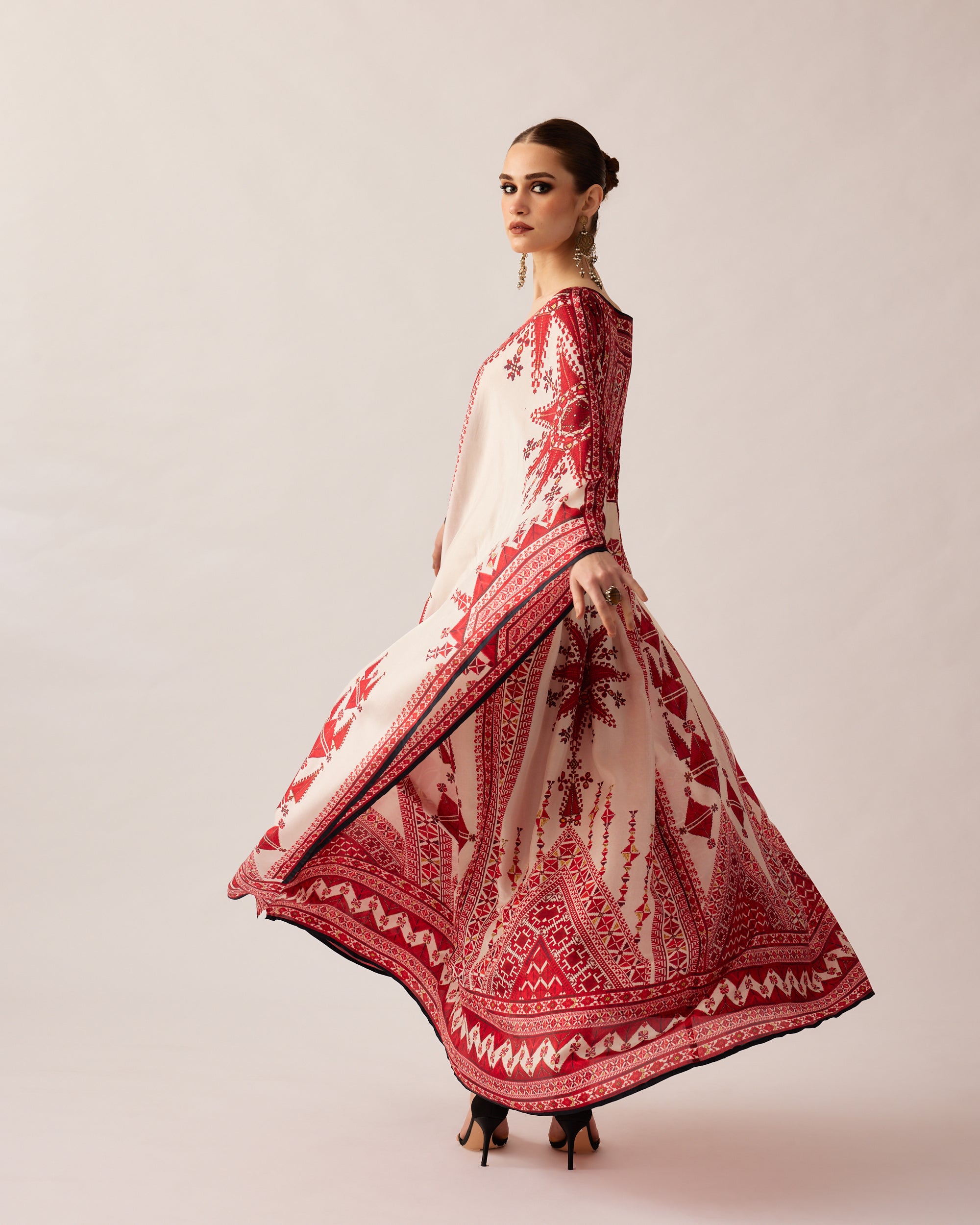 Bukhara : Yolanda - Ivory/Red