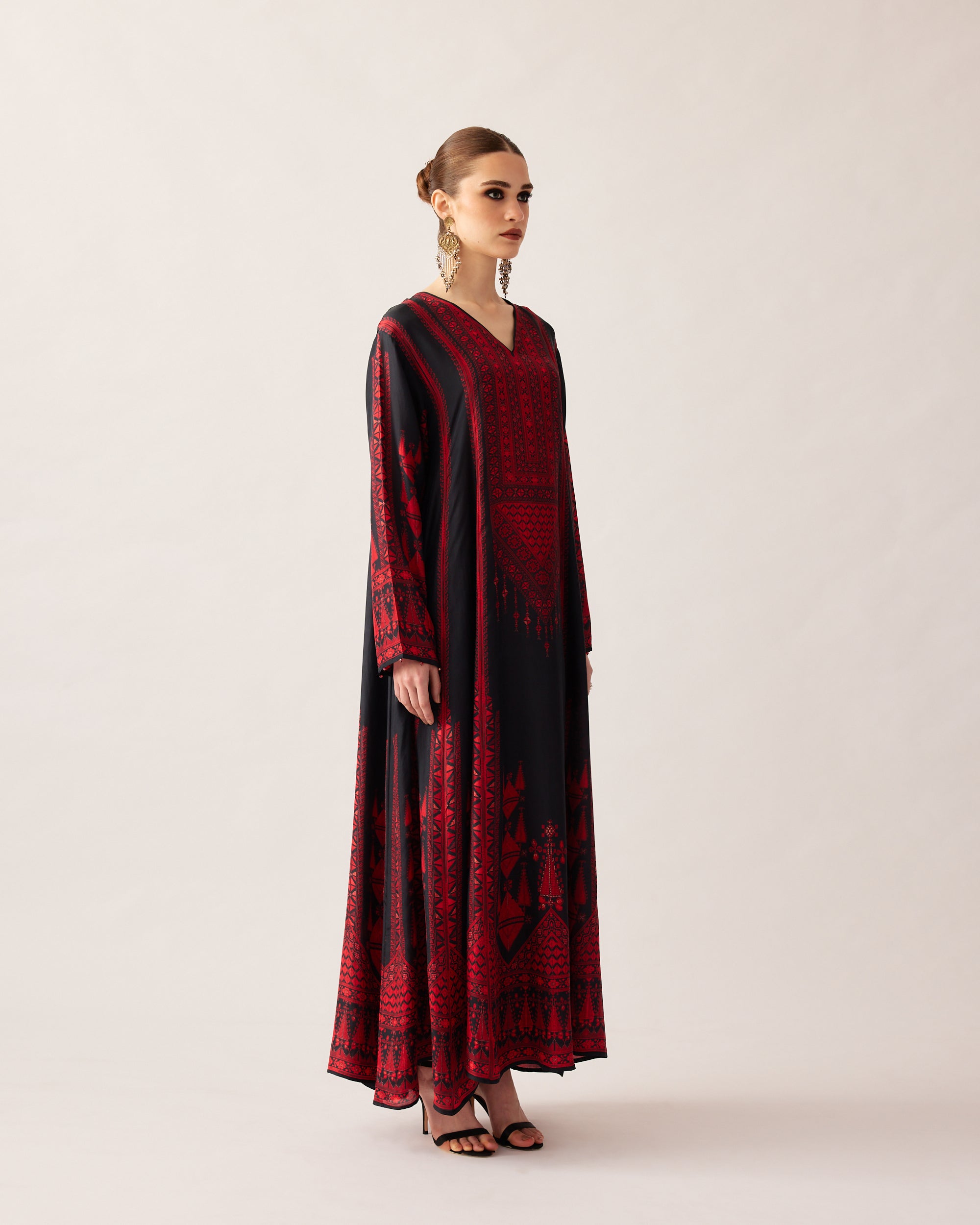 Bukhara : Adavi - Black/Red