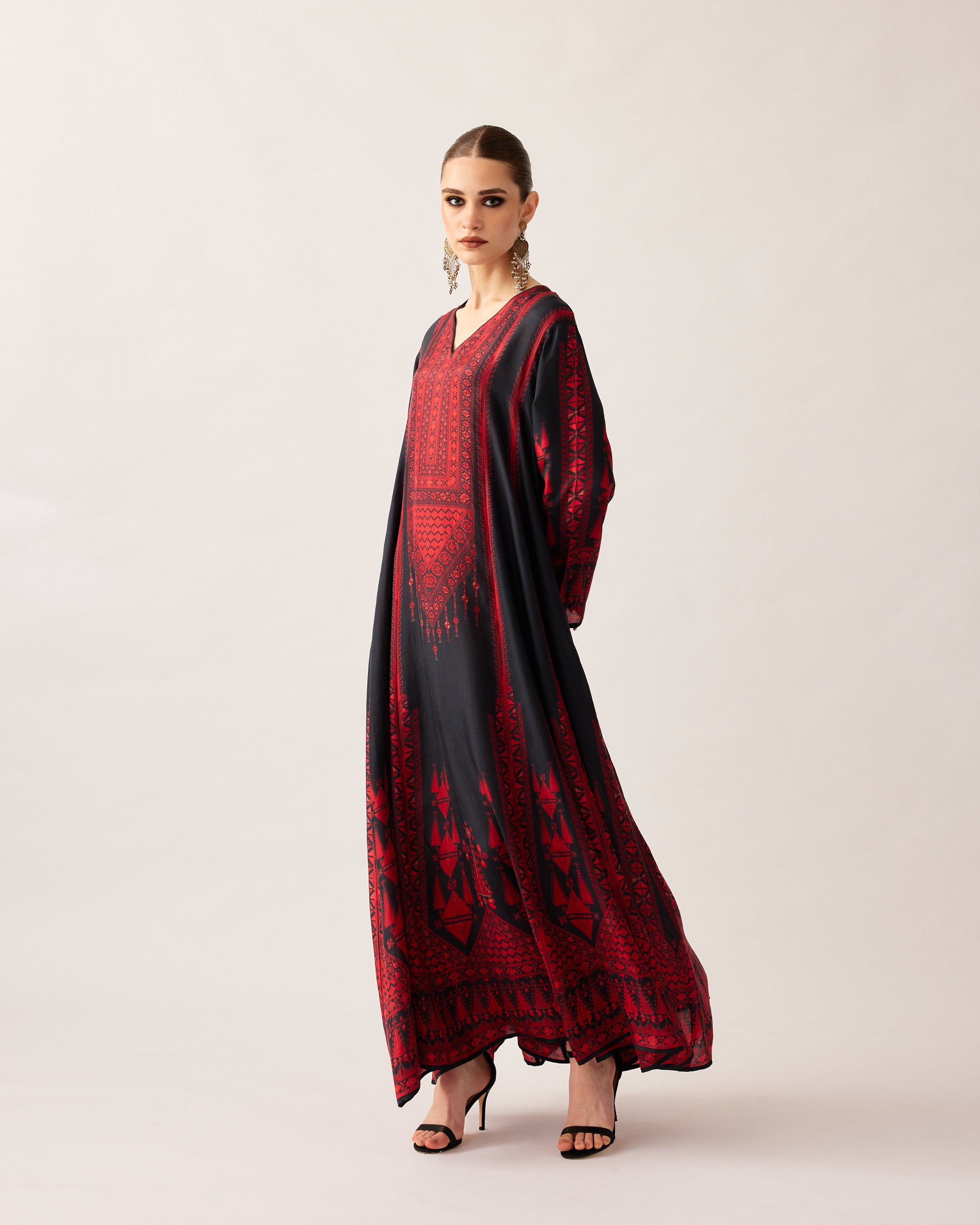 Bukhara : Adavi - Black/Red