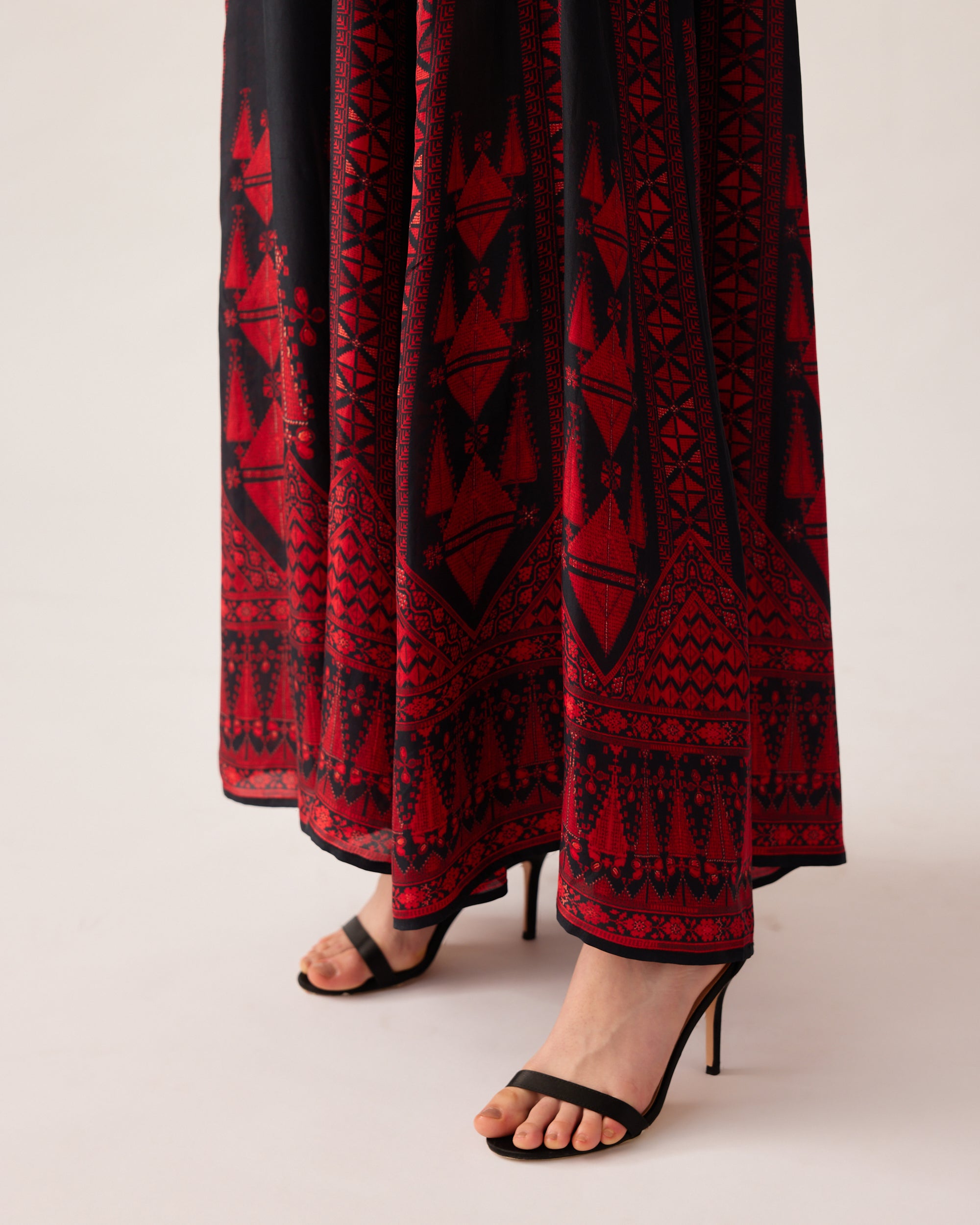 Bukhara : Adavi - Black/Red