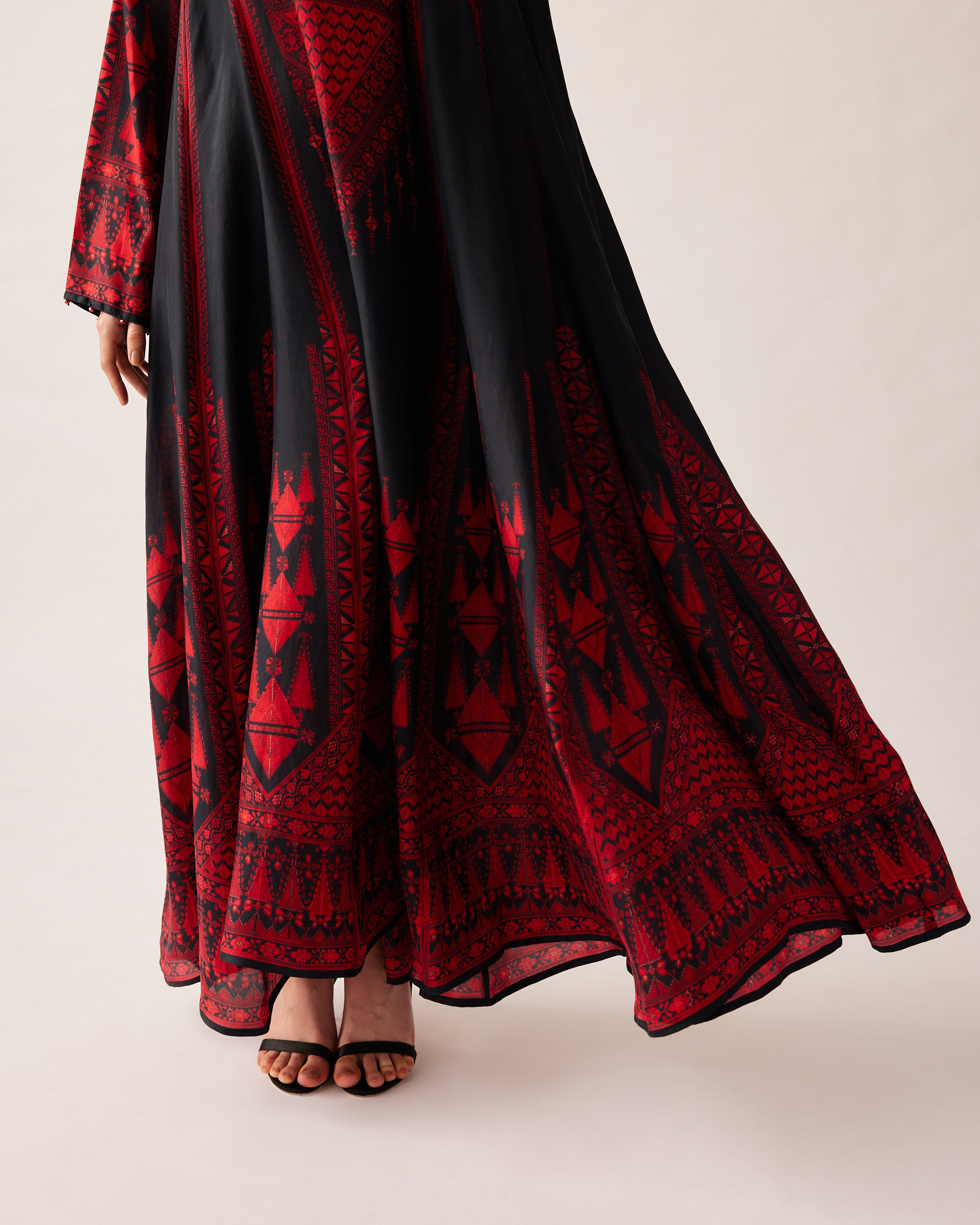 Bukhara : Adavi - Black/Red