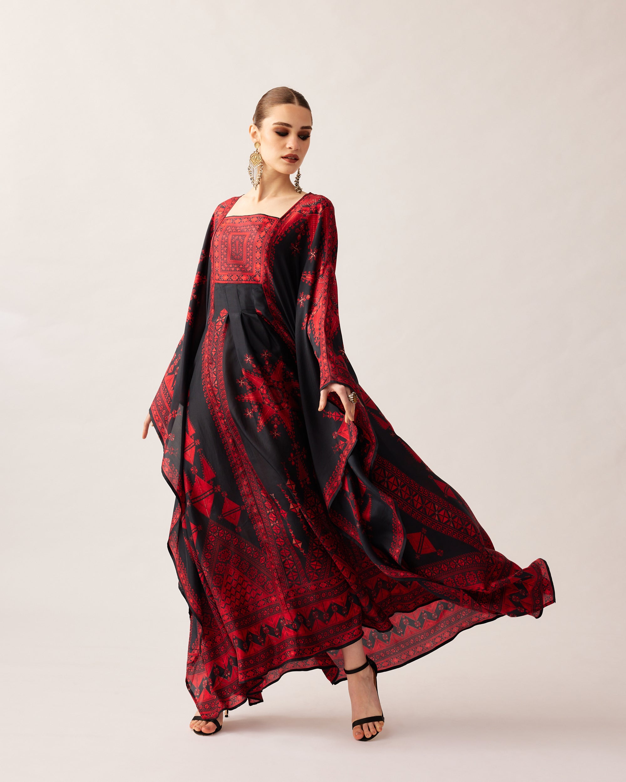 Bukhara : Yolanda - Black/Red