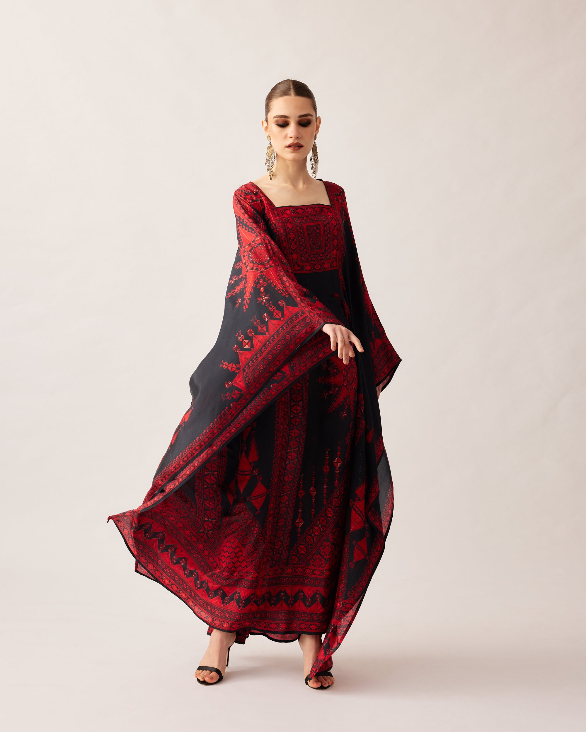 Bukhara : Yolanda - Black/Red