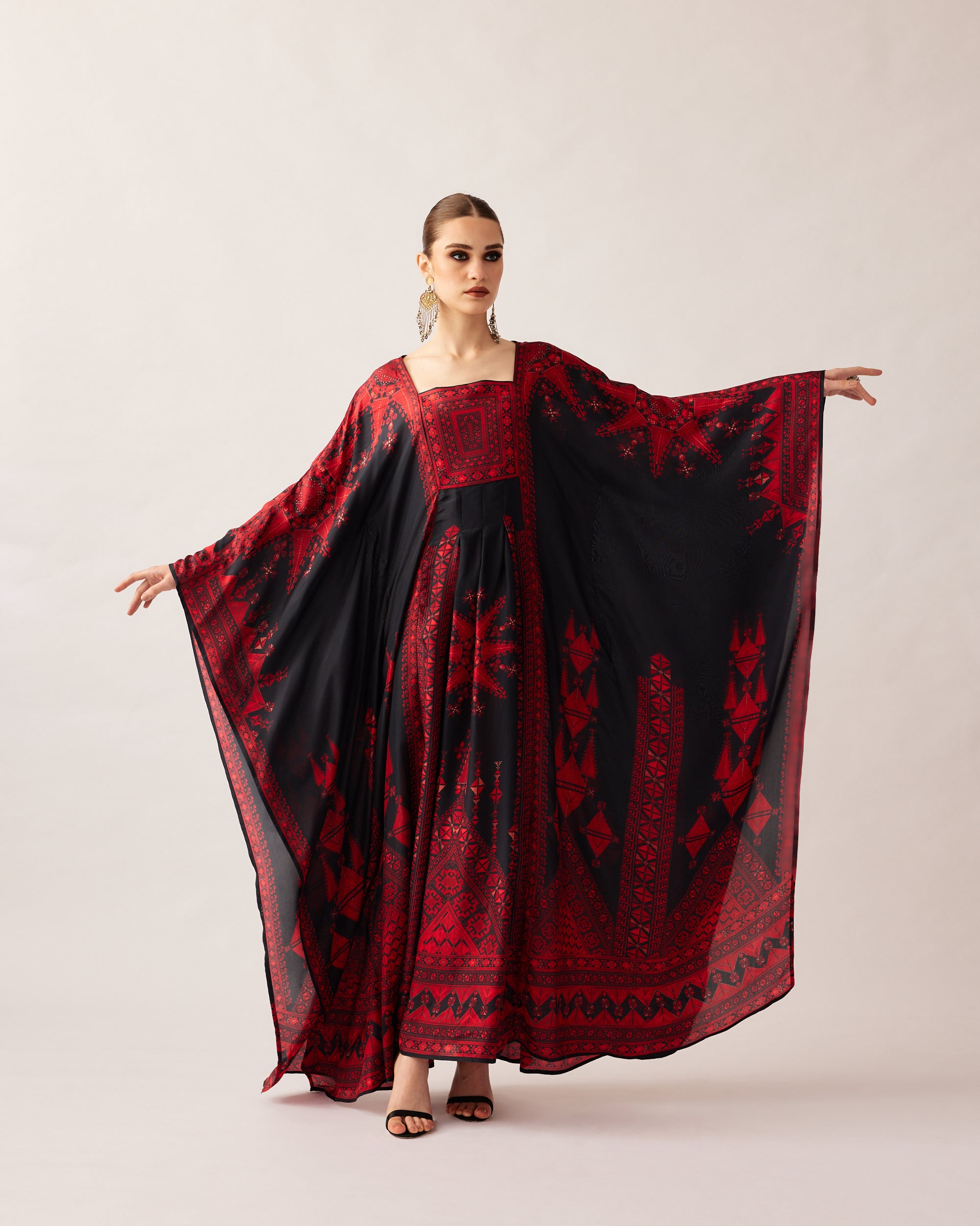 Bukhara : Yolanda - Black/Red