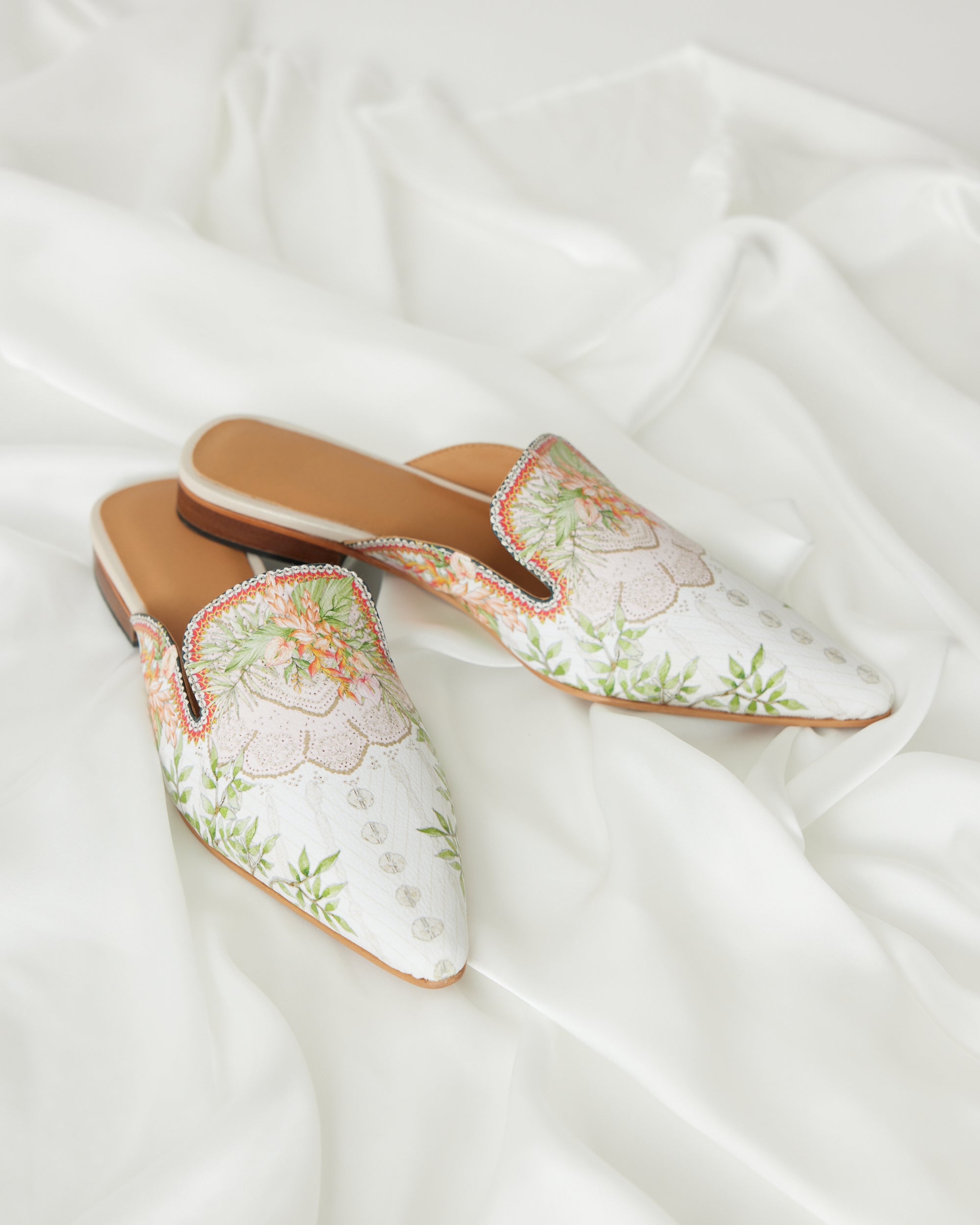 Love in Portofino (Heliconia) - Mule : Ivory