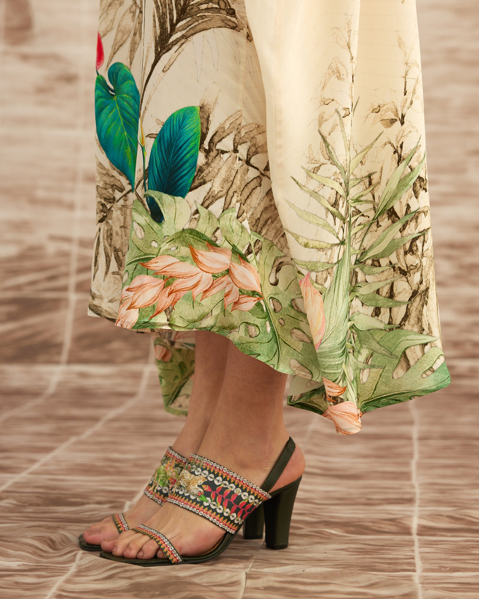 Love in Portofino (Heliconia) : Aayat - Ivory