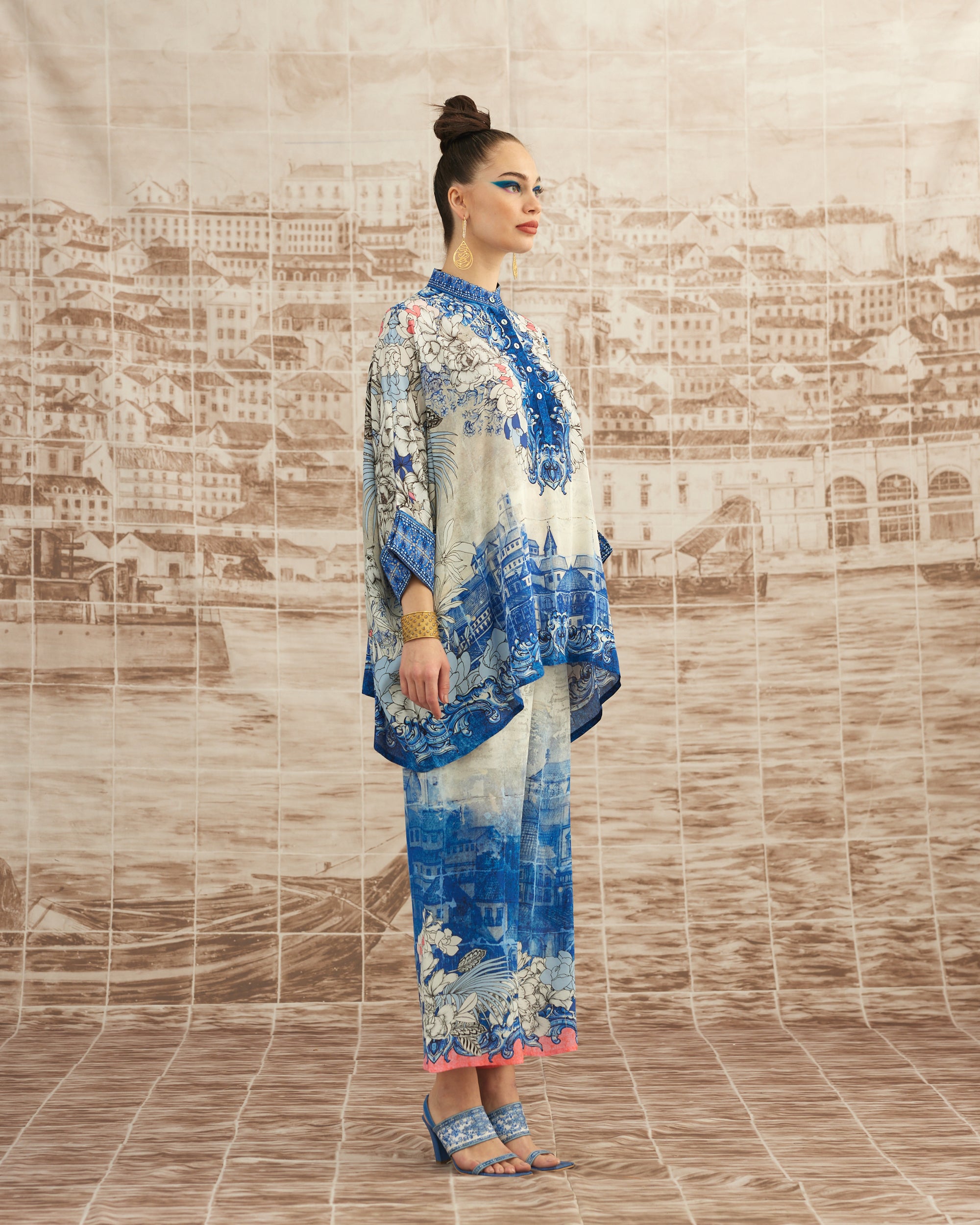 Love in Portofino (Portofino) : Chanel - Blue/Coral