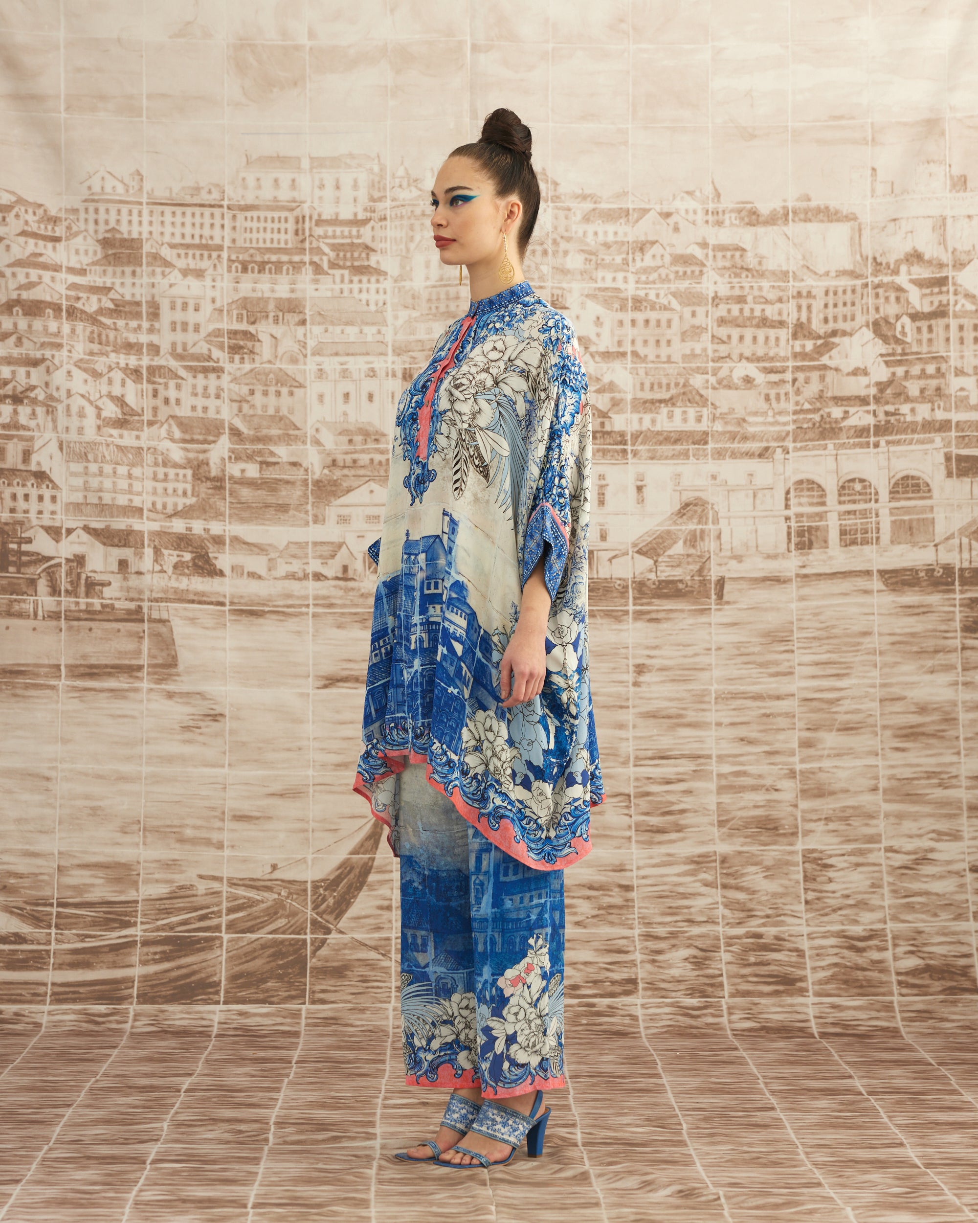 Love in Portofino (Portofino) : Chanel 36" - Blue/Coral