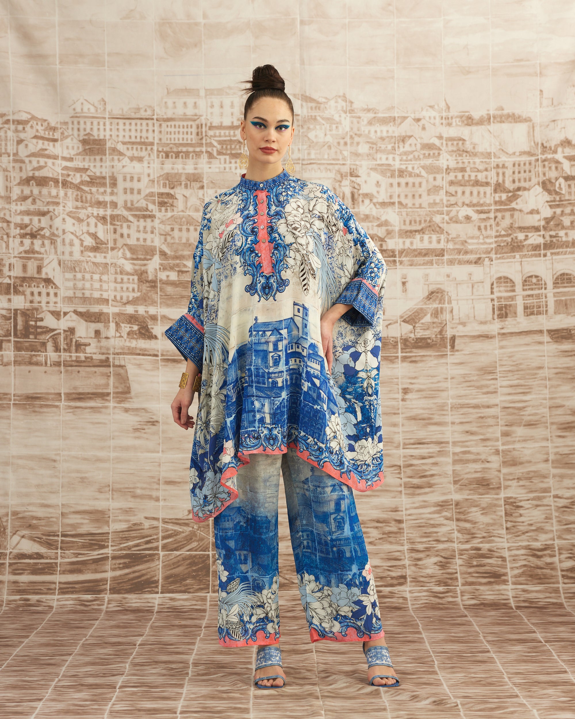 Love in Portofino (Portofino) : Chanel 36" - Blue/Coral