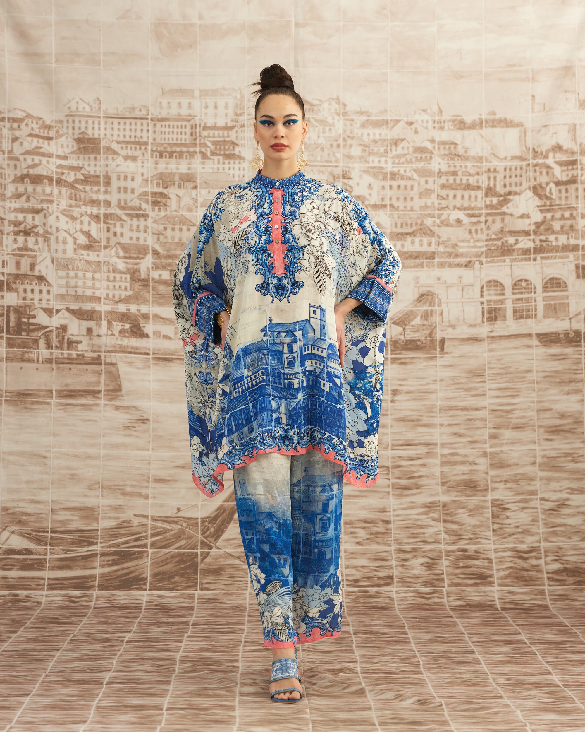 Love in Portofino (Portofino) : Chanel 36" - Blue/Coral