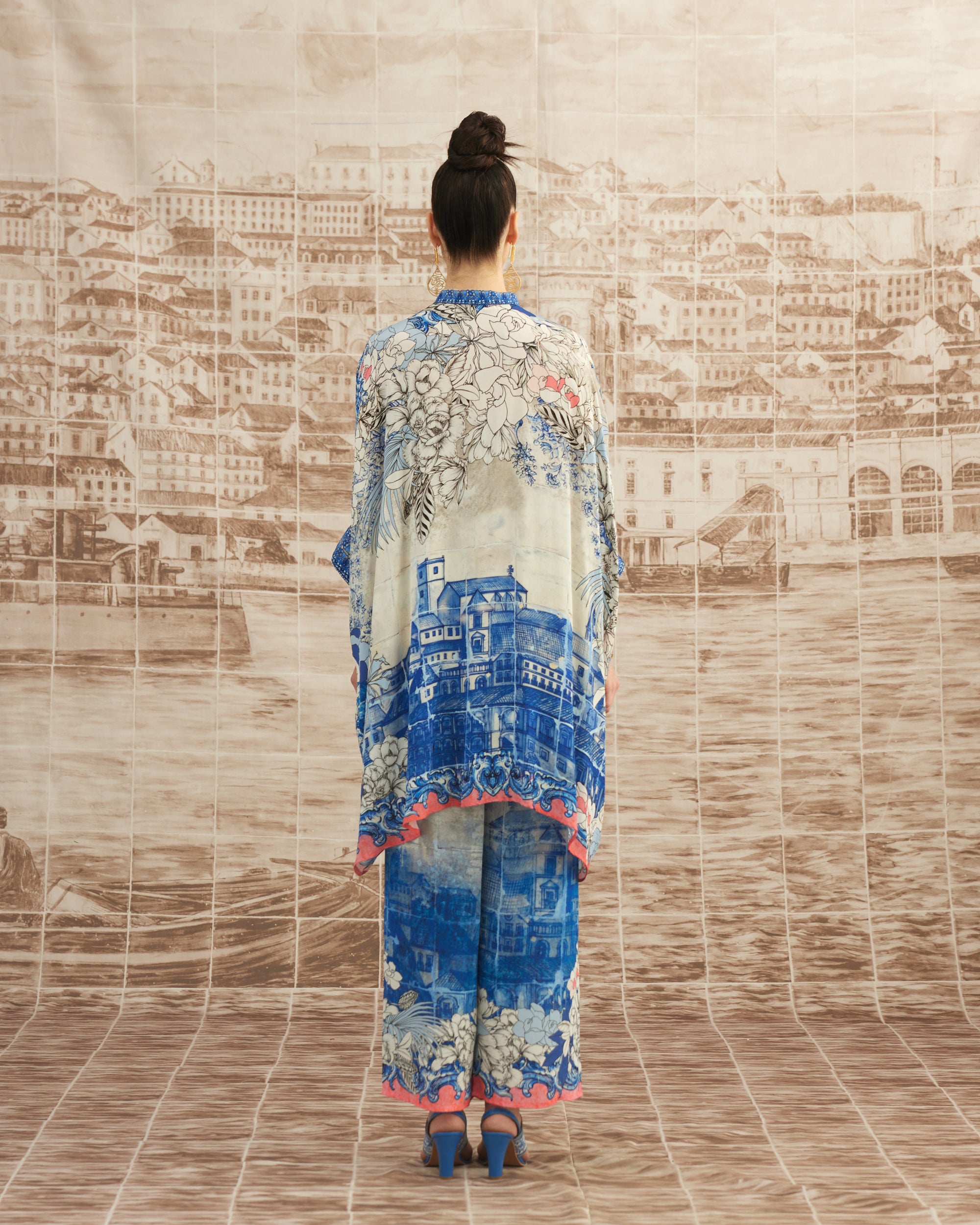 Love in Portofino (Portofino) : Chanel 36" - Blue/Coral