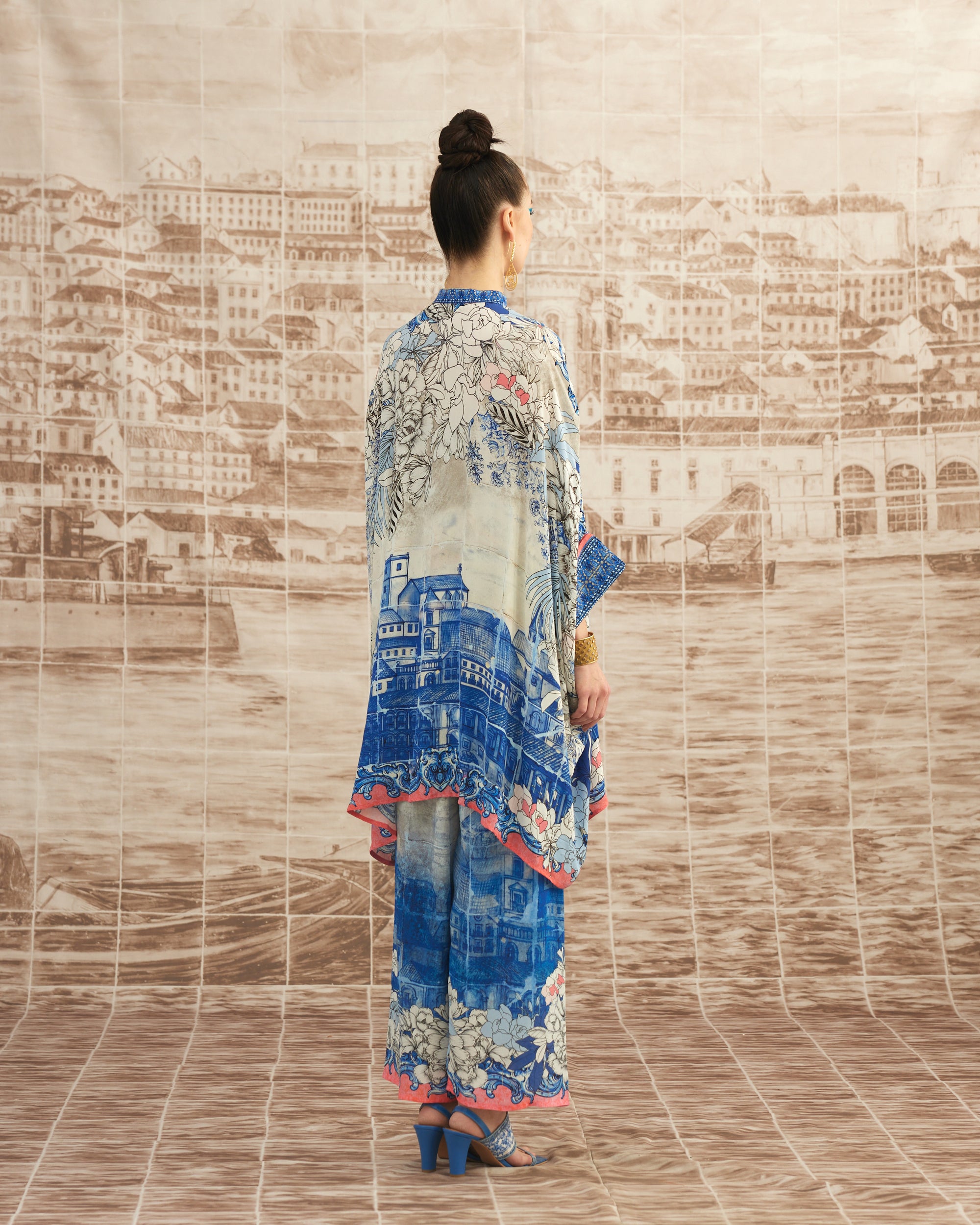 Love in Portofino (Portofino) : Chanel 36" - Blue/Coral