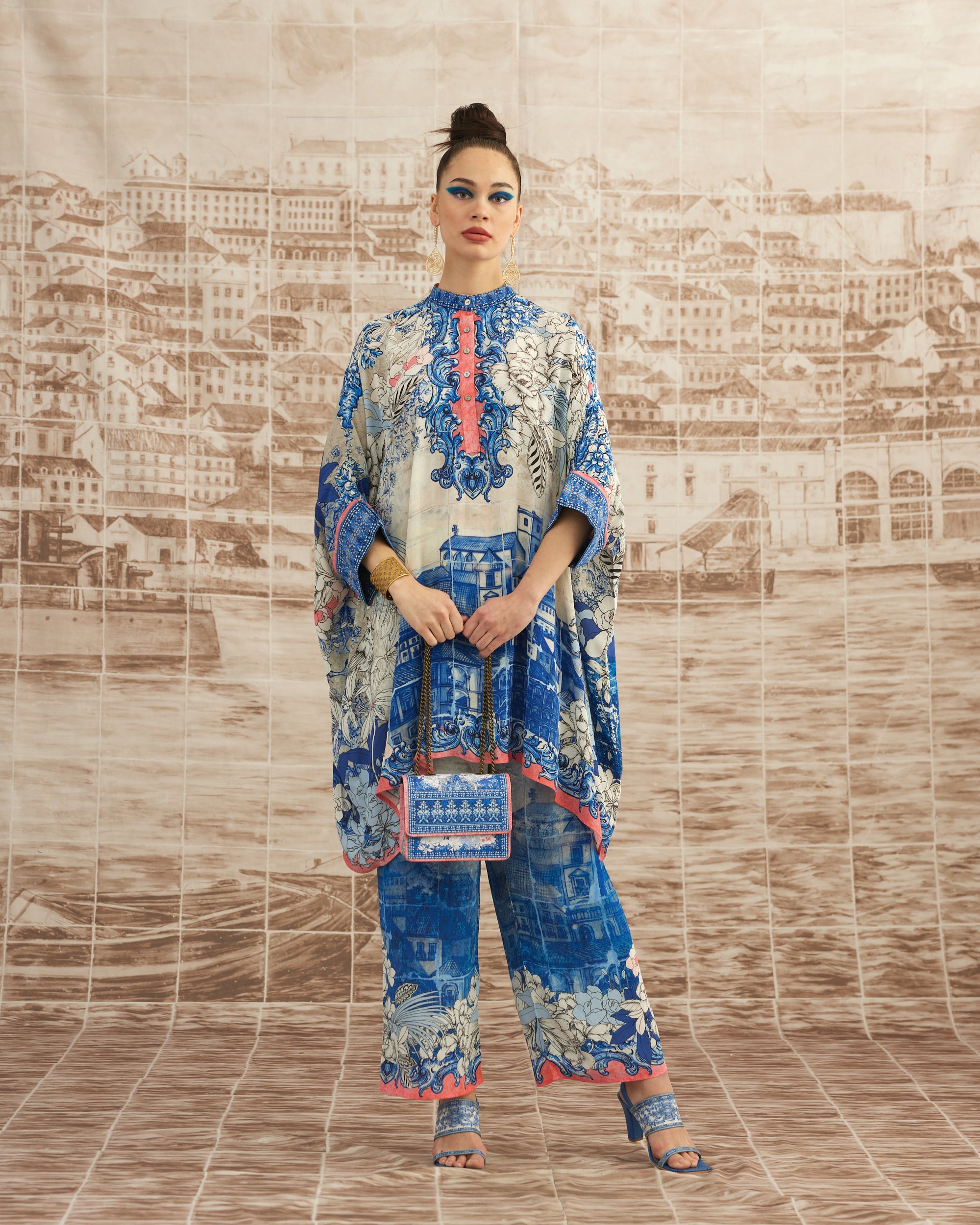 Love in Portofino (Portofino) : Chanel 36" - Blue/Coral