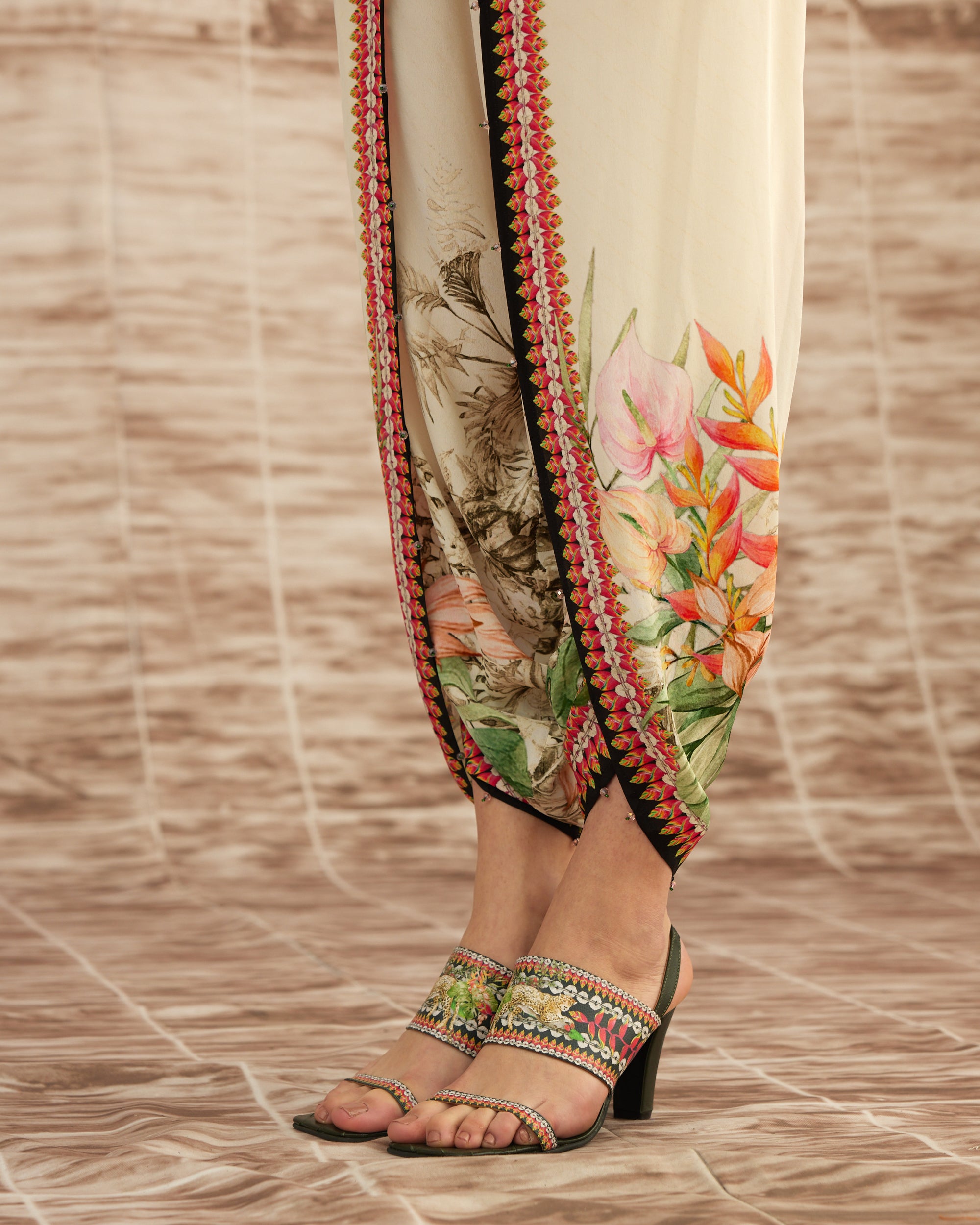 Love in Portofino (Heliconia) : Ramona Sonth - Ivory