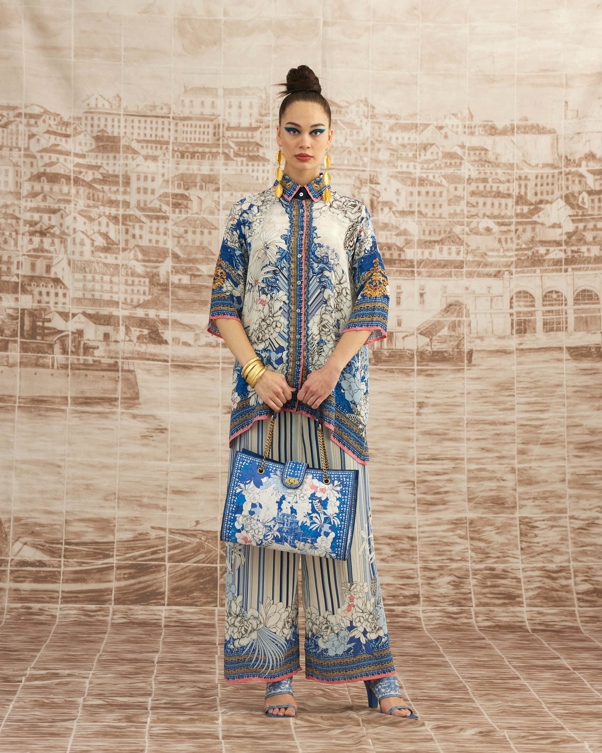 Love in Portofino (Portofino) : Maizah - Blue/Coral
