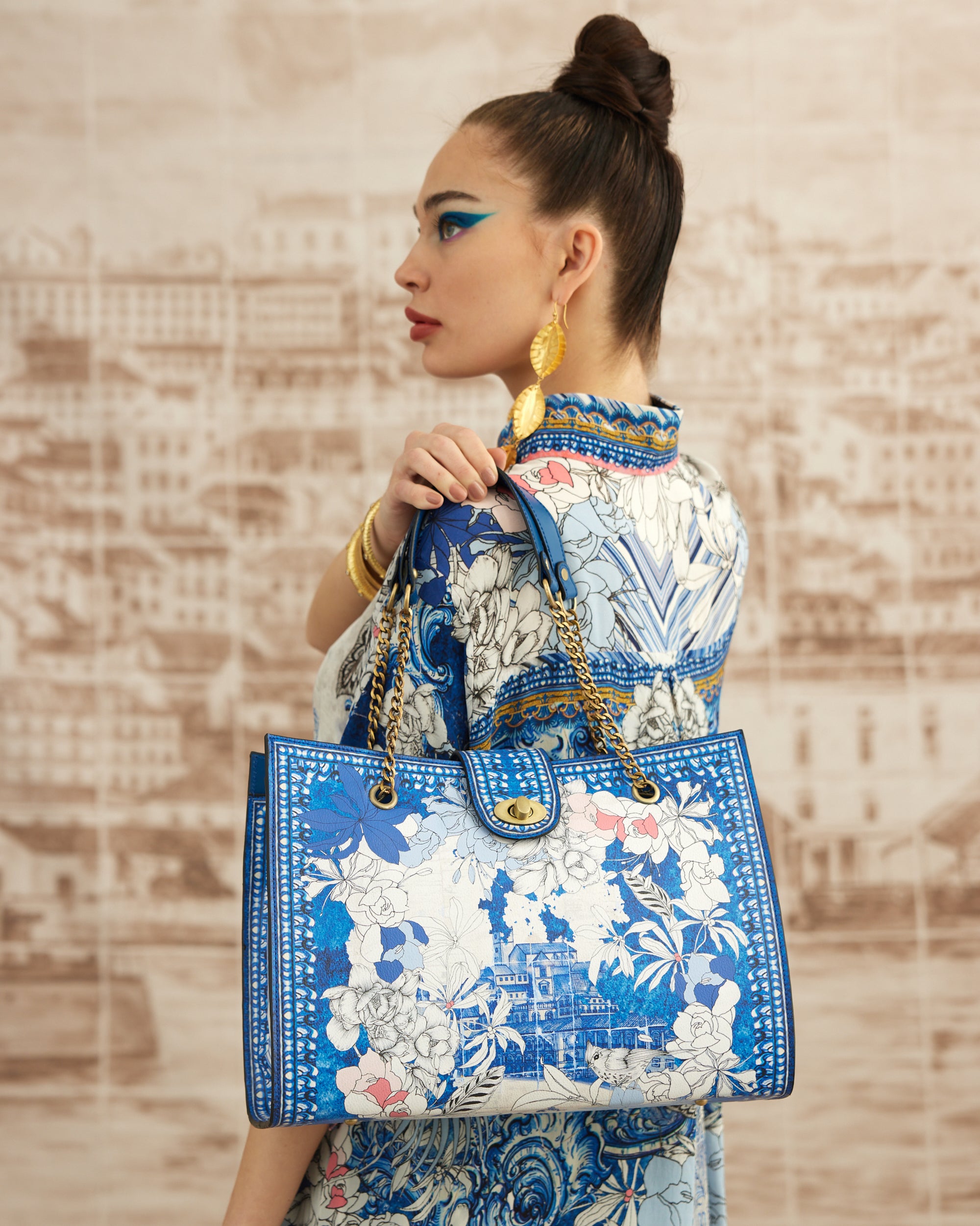 Love in Portofino (Portofino) : Maizah - Blue/Coral