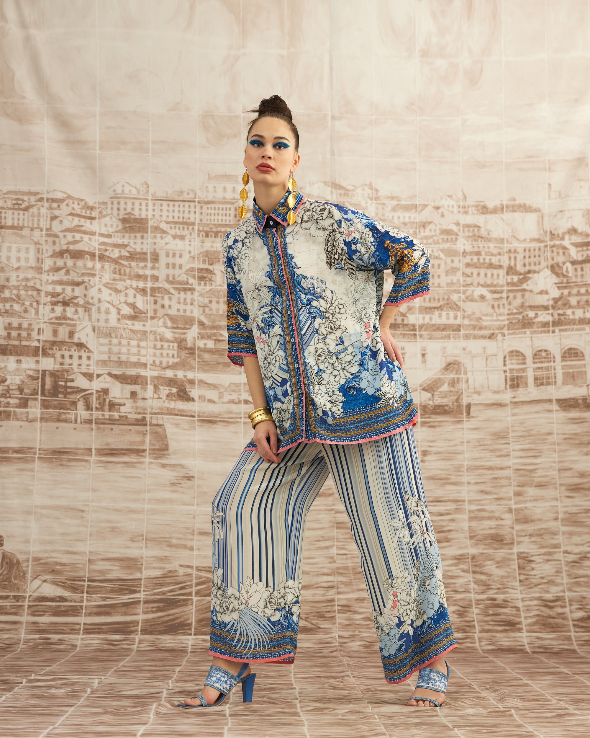 Love in Portofino (Portofino) : Maizah - Blue/Coral