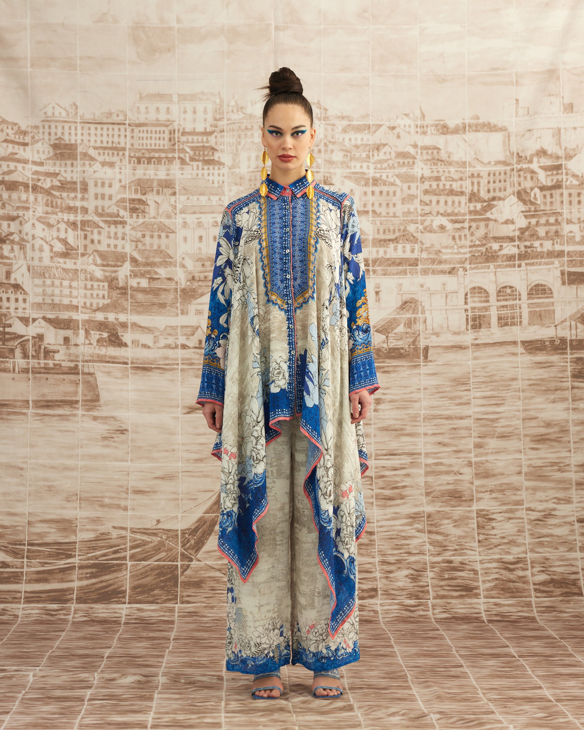 Love in Portofino (Portofino) : Shibani - Blue/Coral