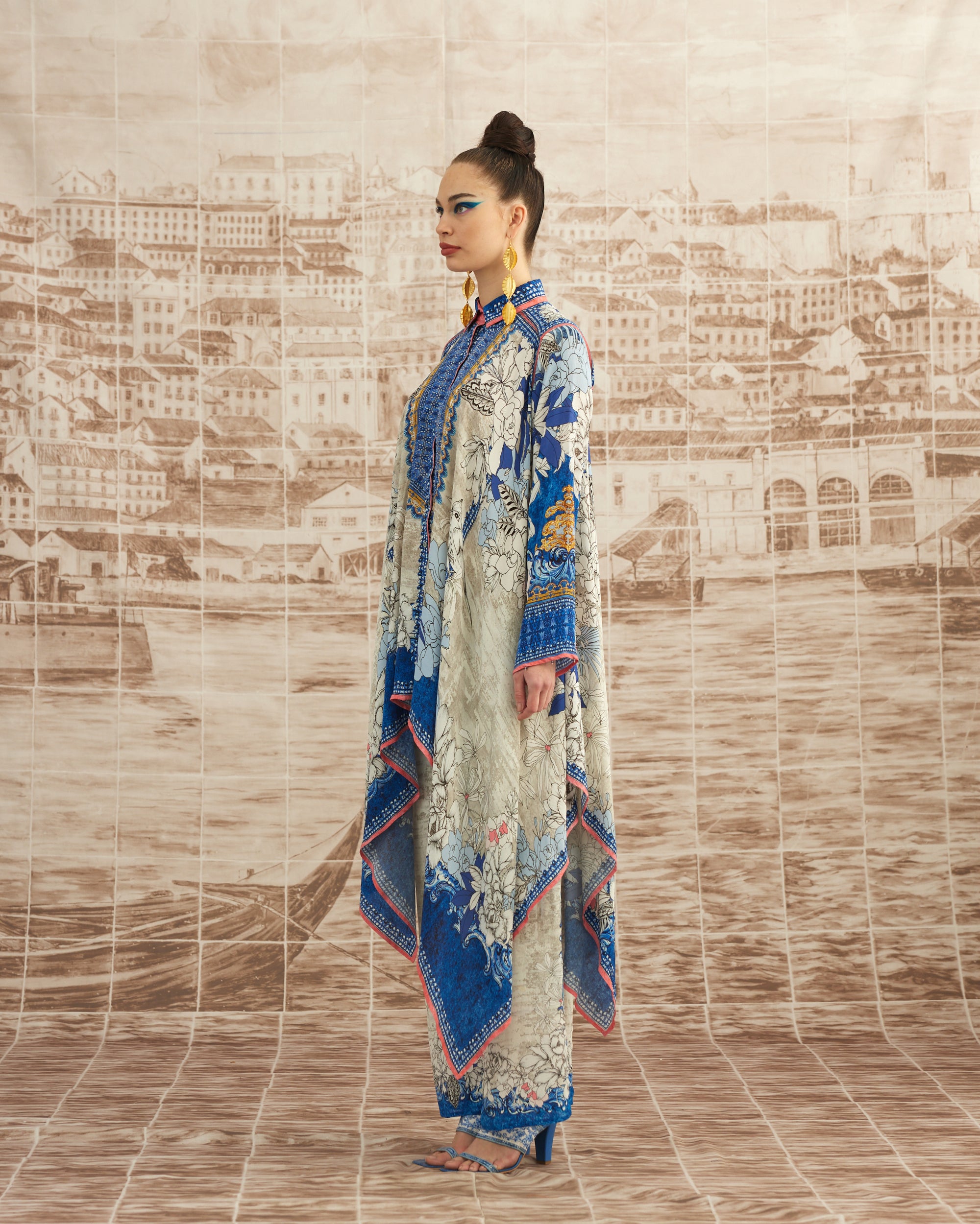 Love in Portofino (Portofino) : Shibani - Blue/Coral