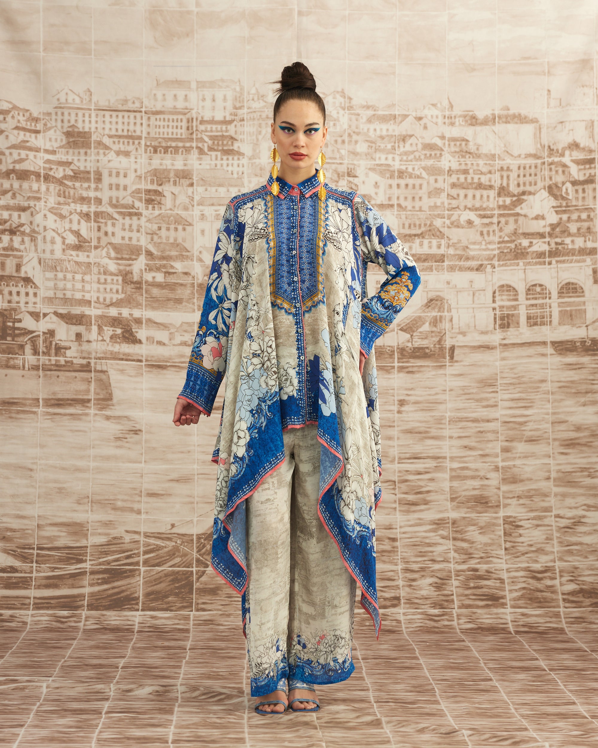 Love in Portofino (Portofino) : Shibani - Blue/Coral