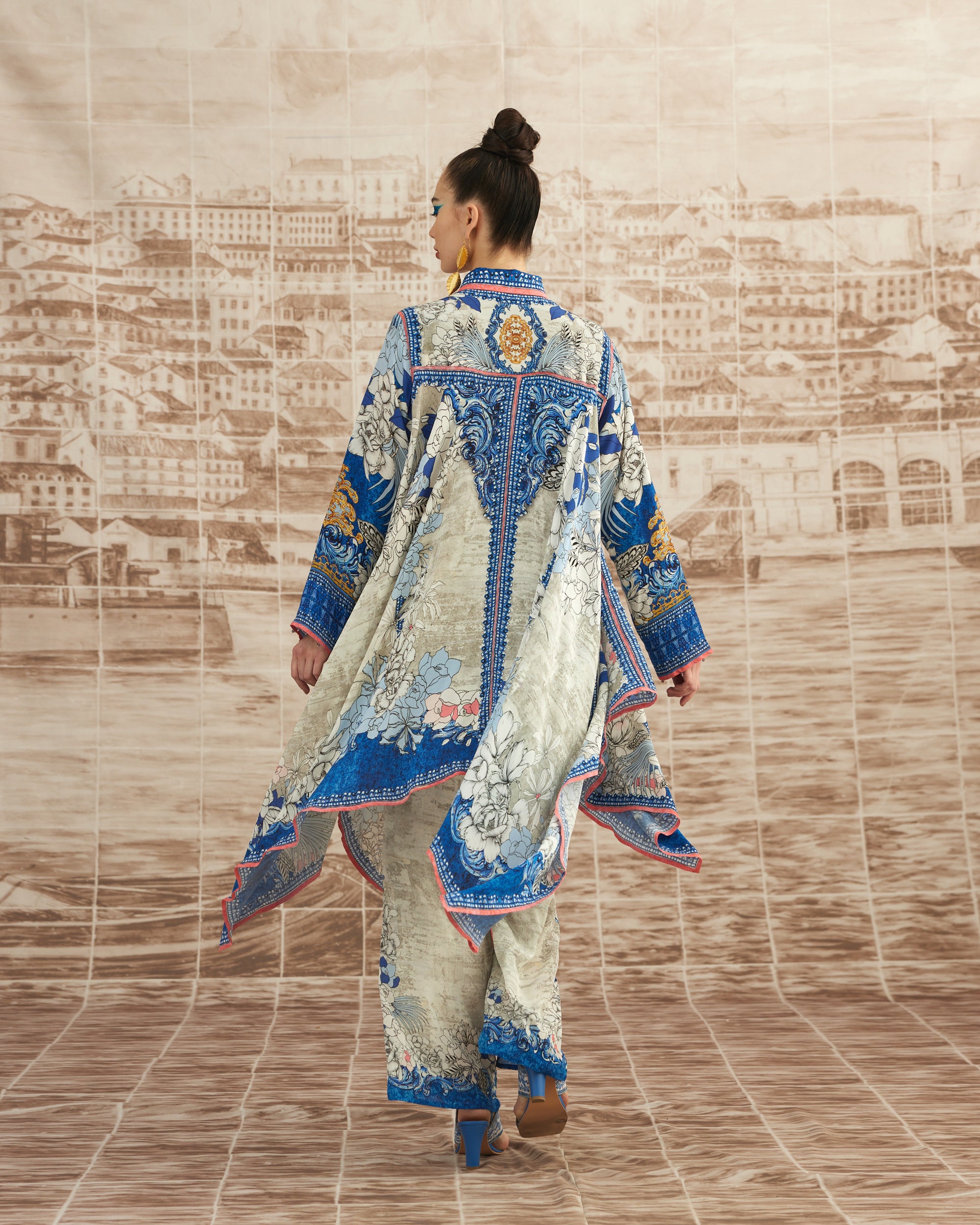 Love in Portofino (Portofino) : Shibani - Blue/Coral