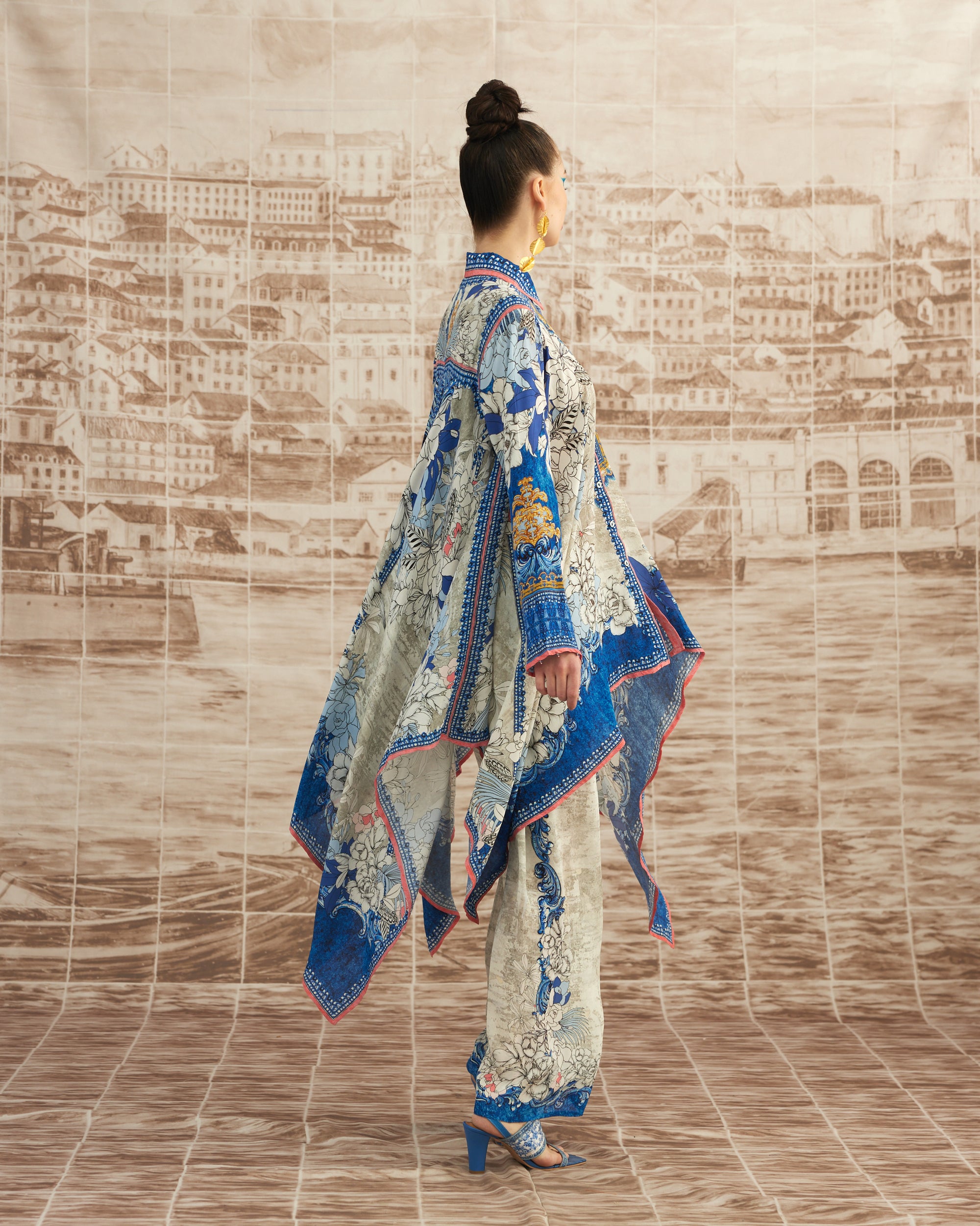 Love in Portofino (Portofino) : Shibani - Blue/Coral