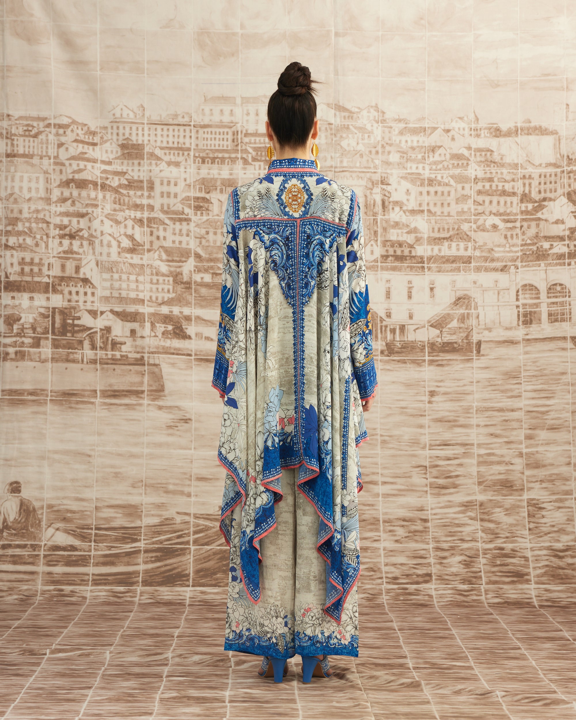 Love in Portofino (Portofino) : Shibani - Blue/Coral