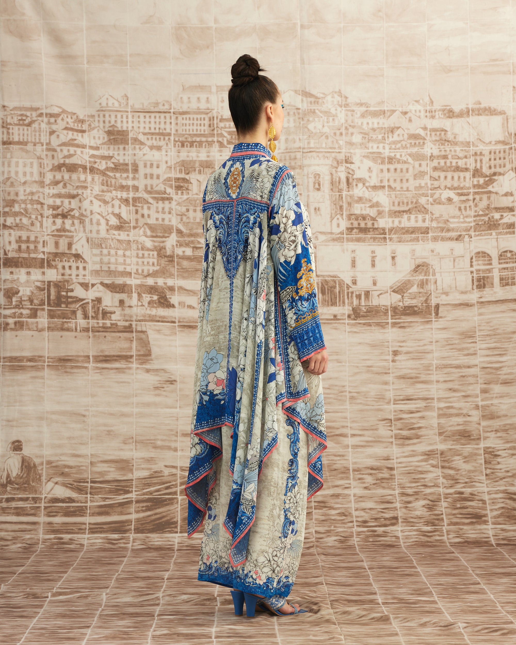 Love in Portofino (Portofino) : Shibani - Blue/Coral