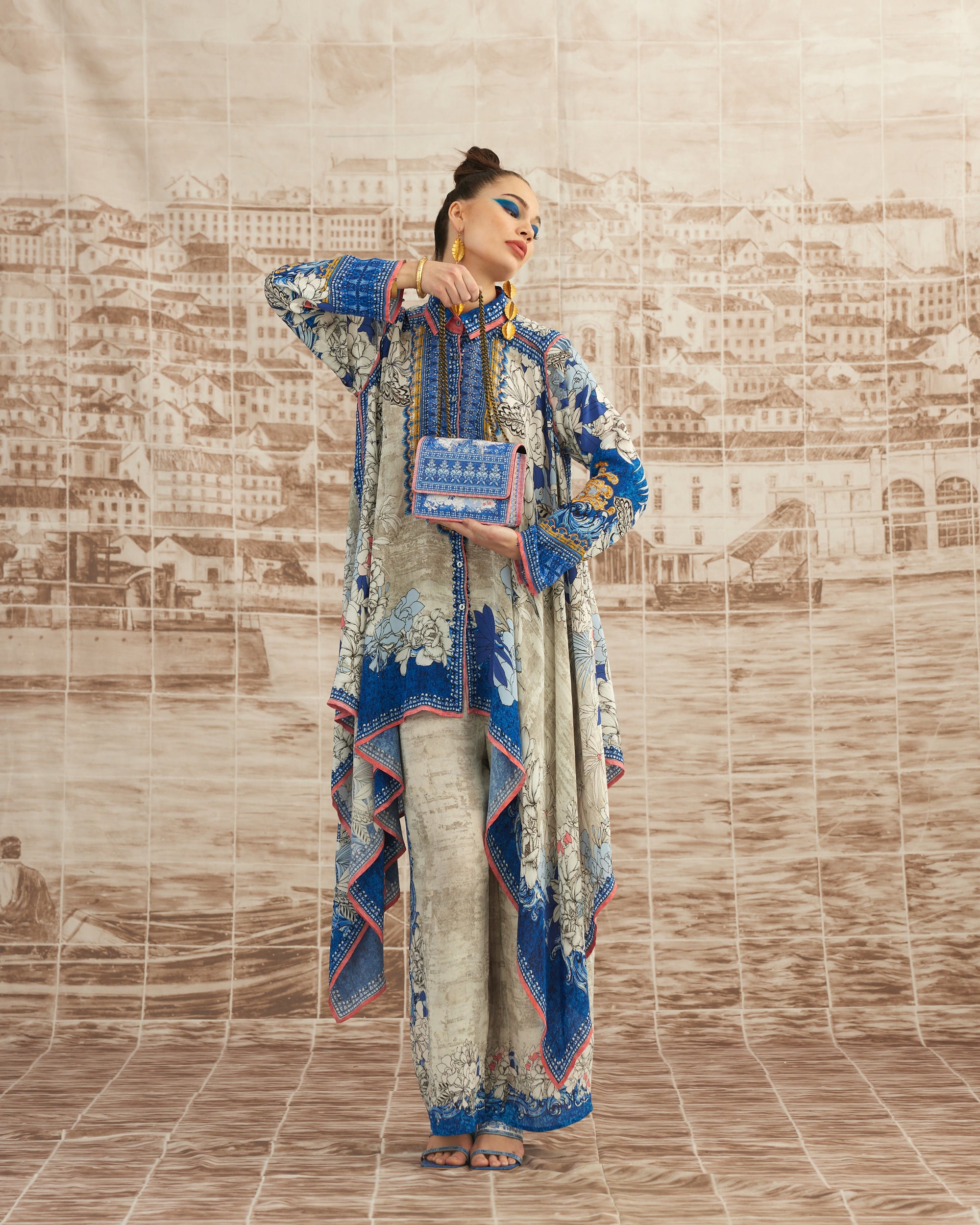 Love in Portofino (Portofino) : Shibani - Blue/Coral