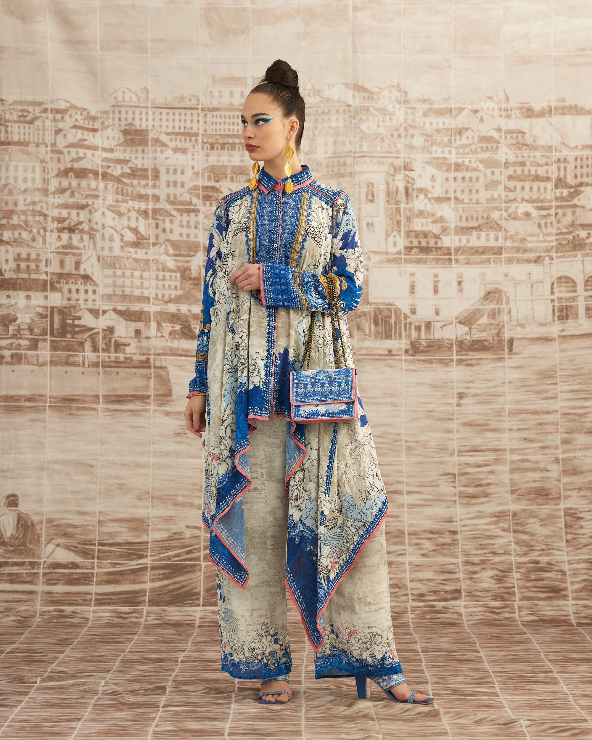 Love in Portofino (Portofino) : Shibani - Blue/Coral