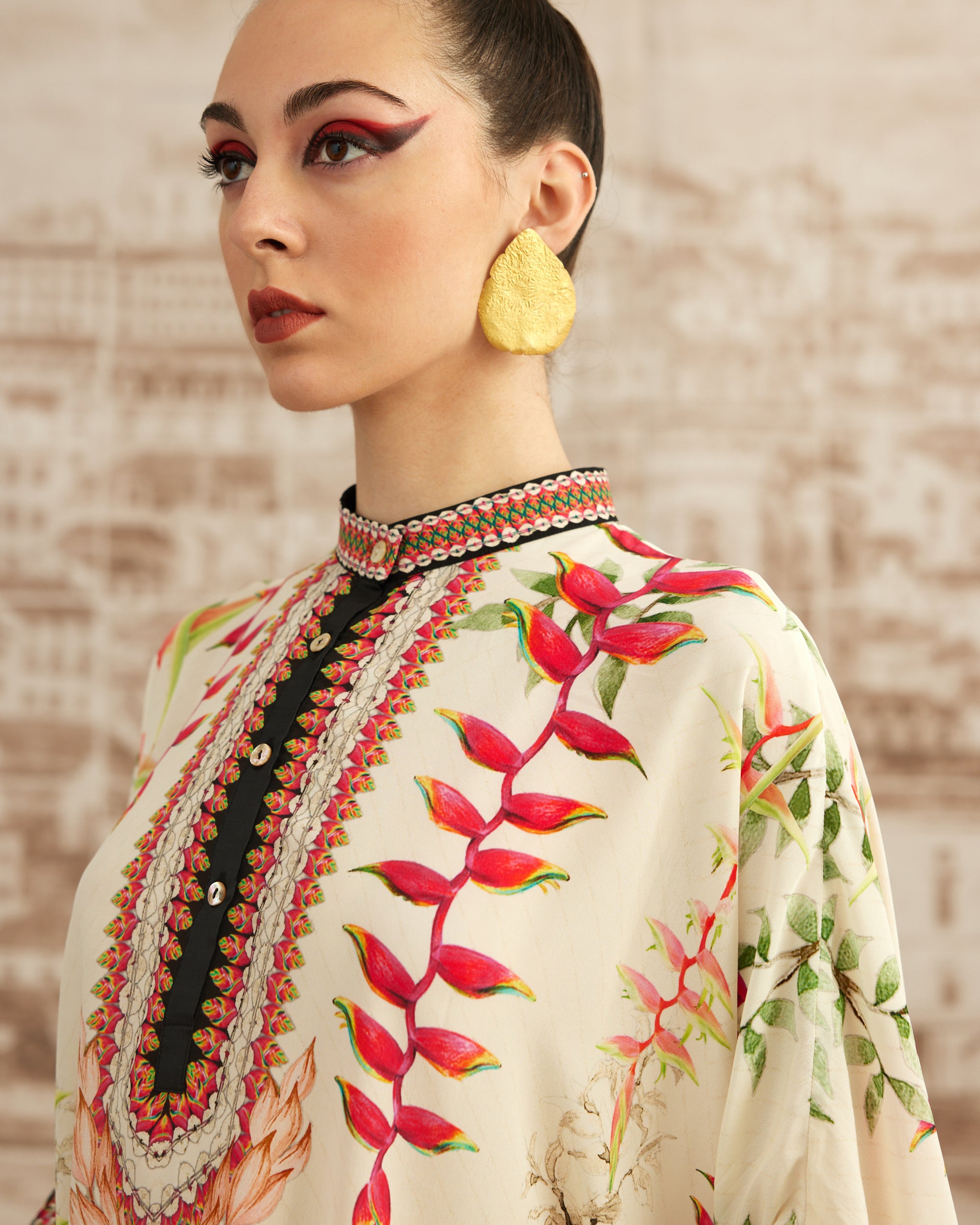 Love in Portofino (Heliconia) : Chanel - Ivory