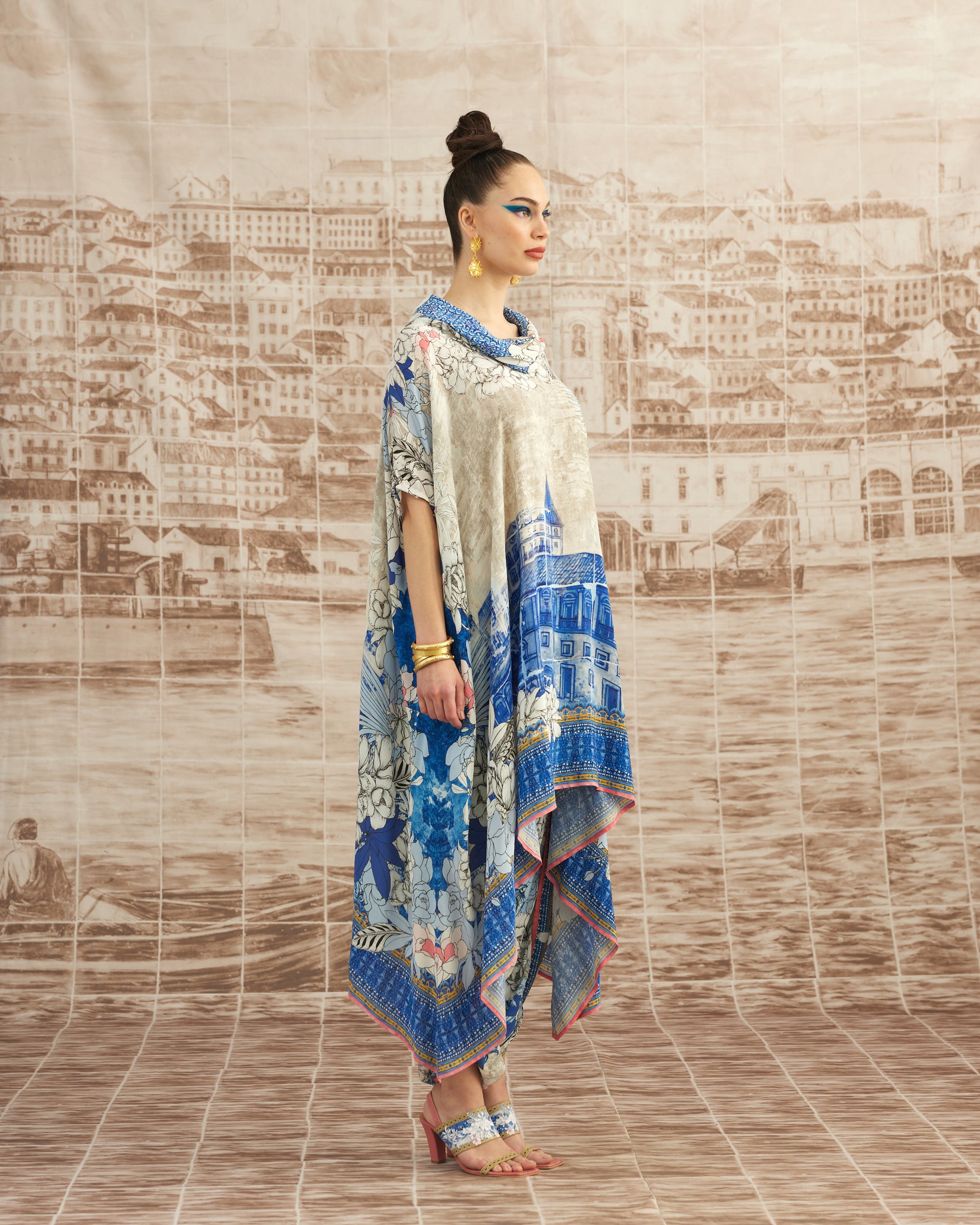 Love in Portofino (Portofino) : Lavanya - Blue/Coral