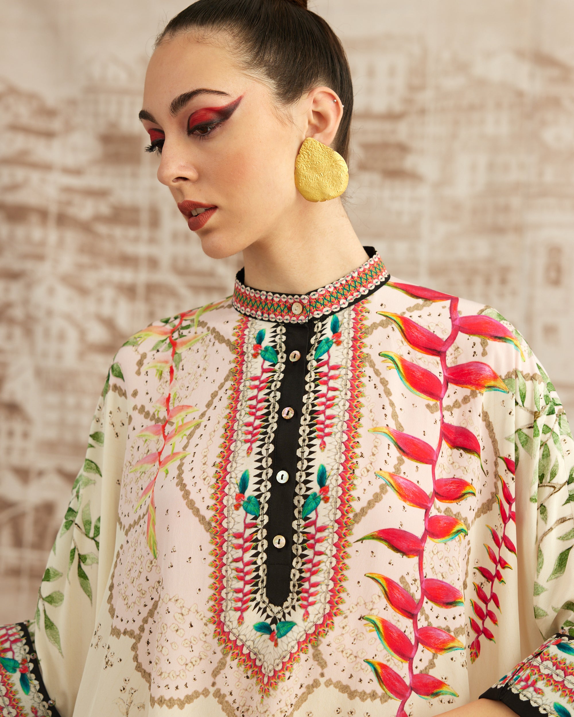 Love in Portofino (Heliconia) : Chanel - Ivory/Blush