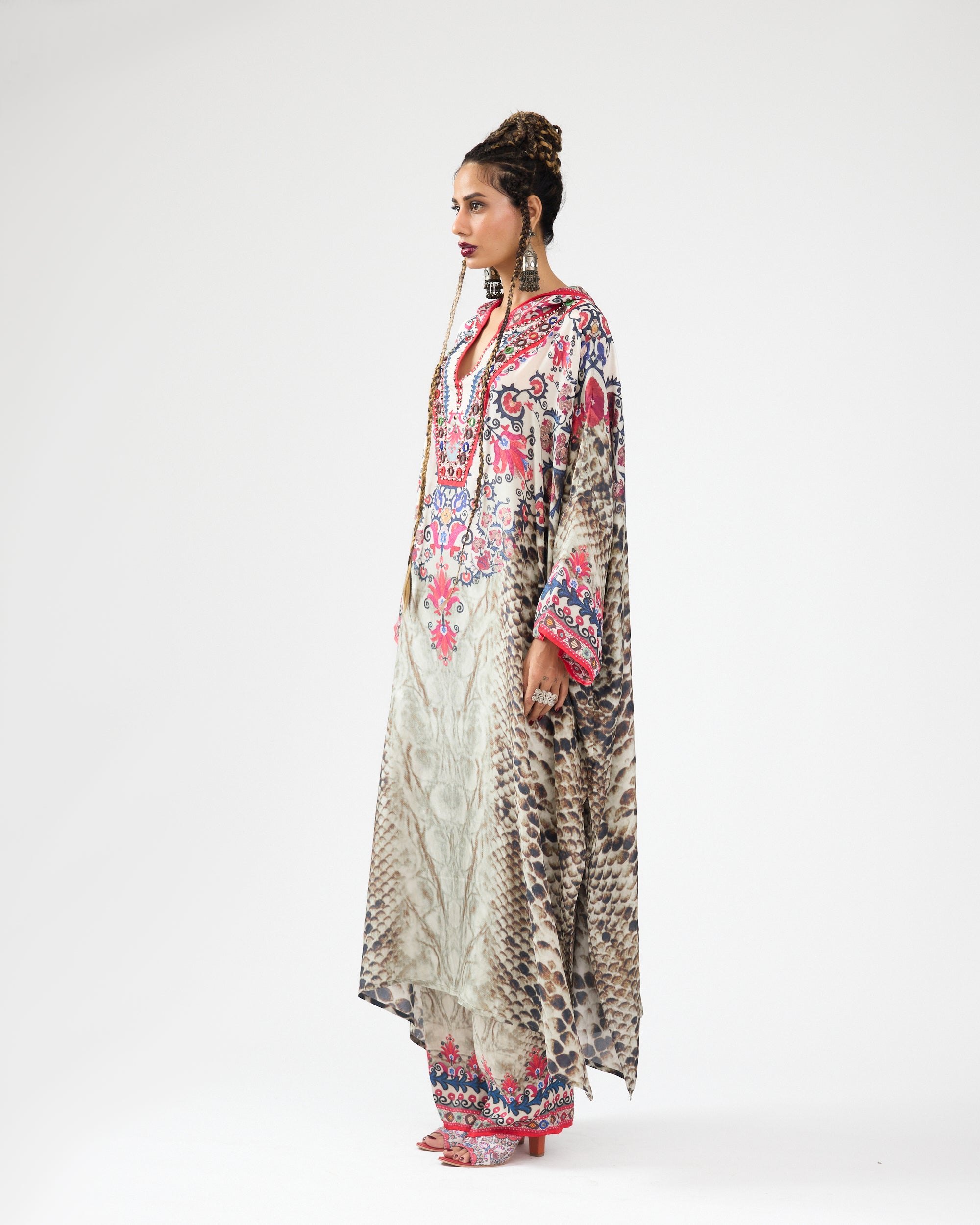 A Bukhara Summer : Vienna - Ivory/Black