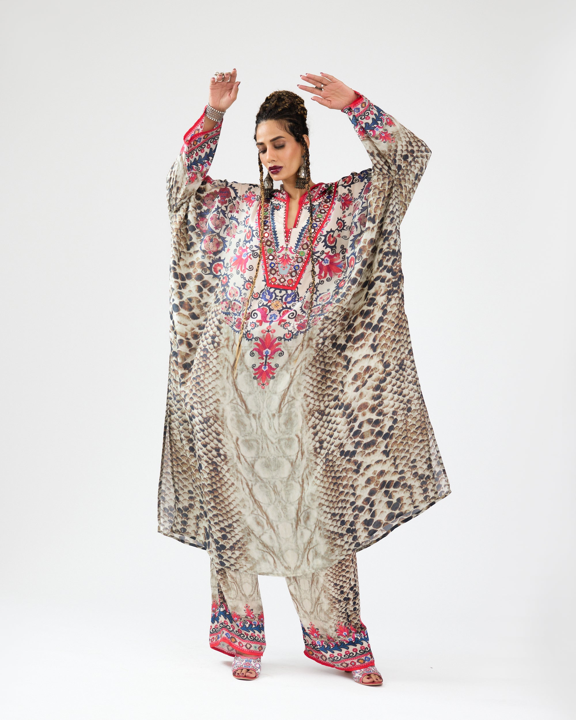 A Bukhara Summer : Vienna - Ivory/Black