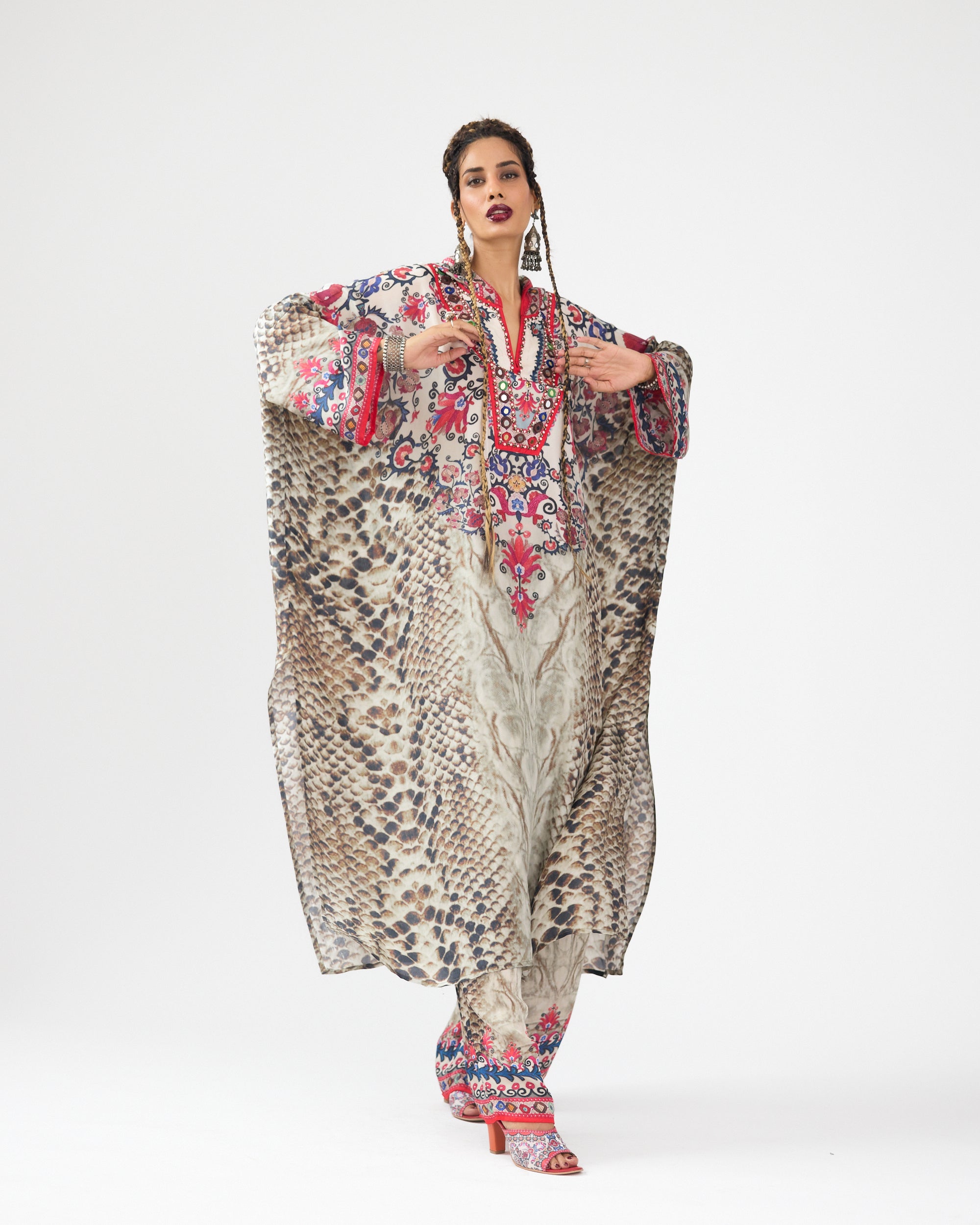 A Bukhara Summer : Vienna - Ivory/Black
