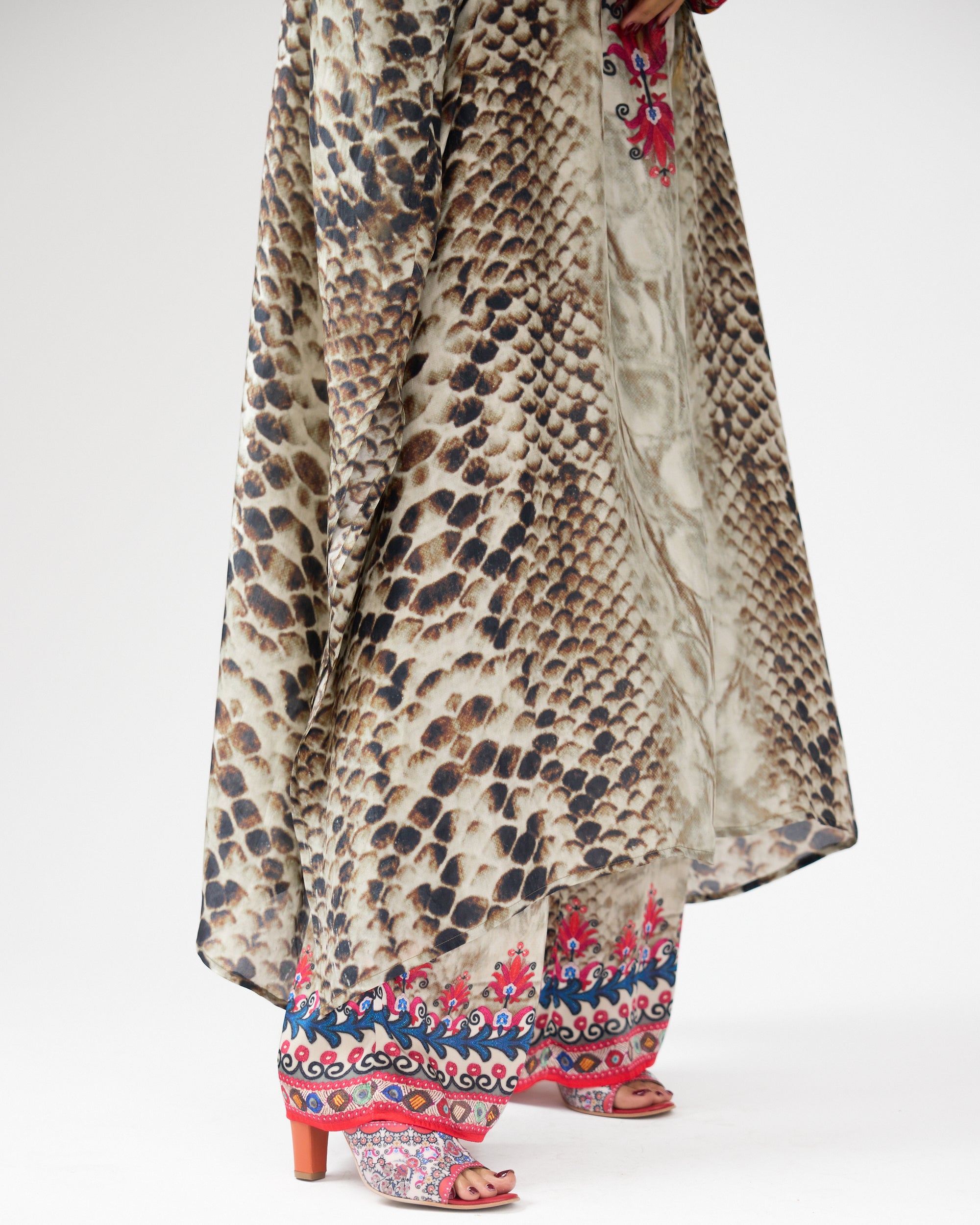 A Bukhara Summer : Vienna - Ivory/Black