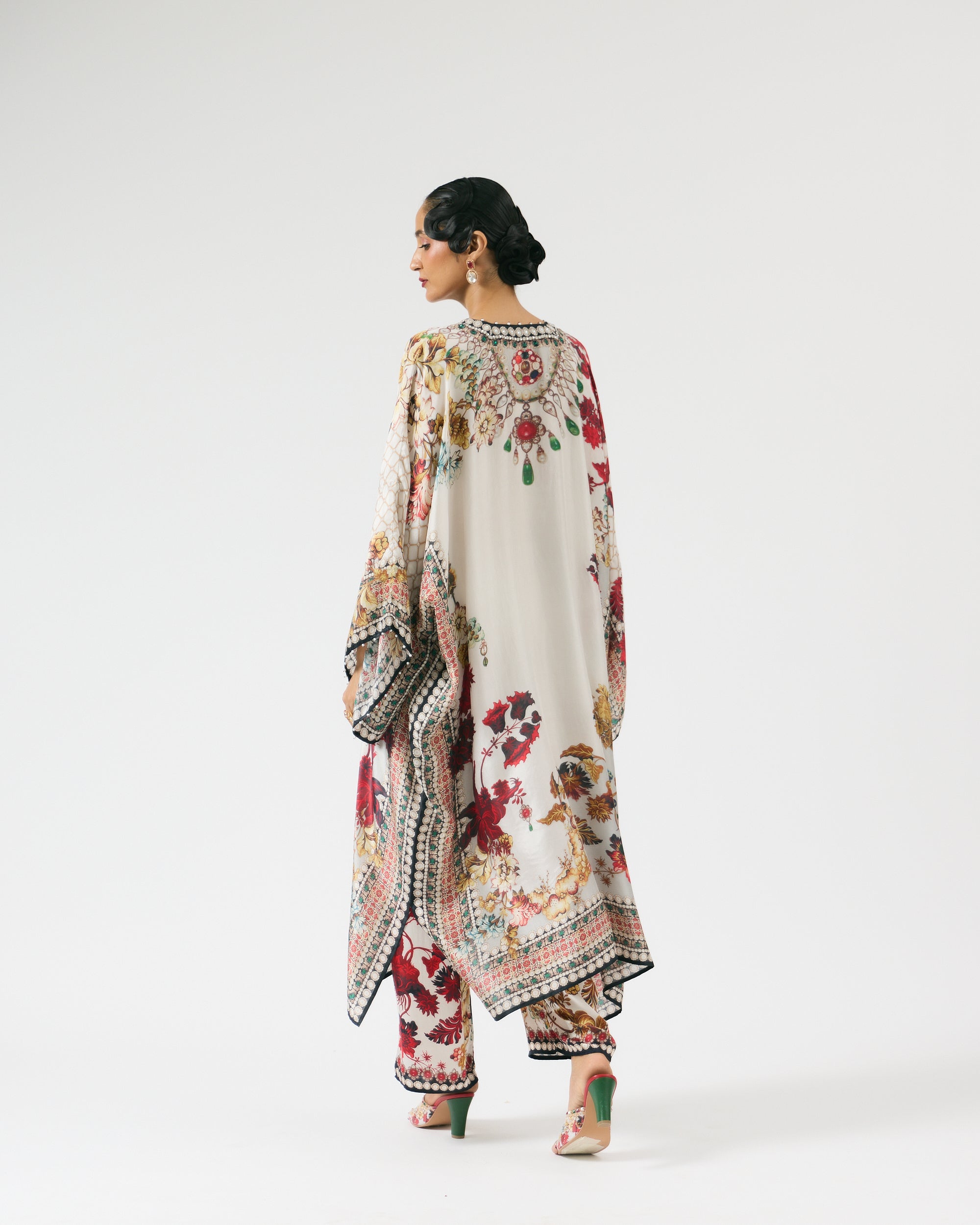Nizam : Ghufrina - Ivory/Red